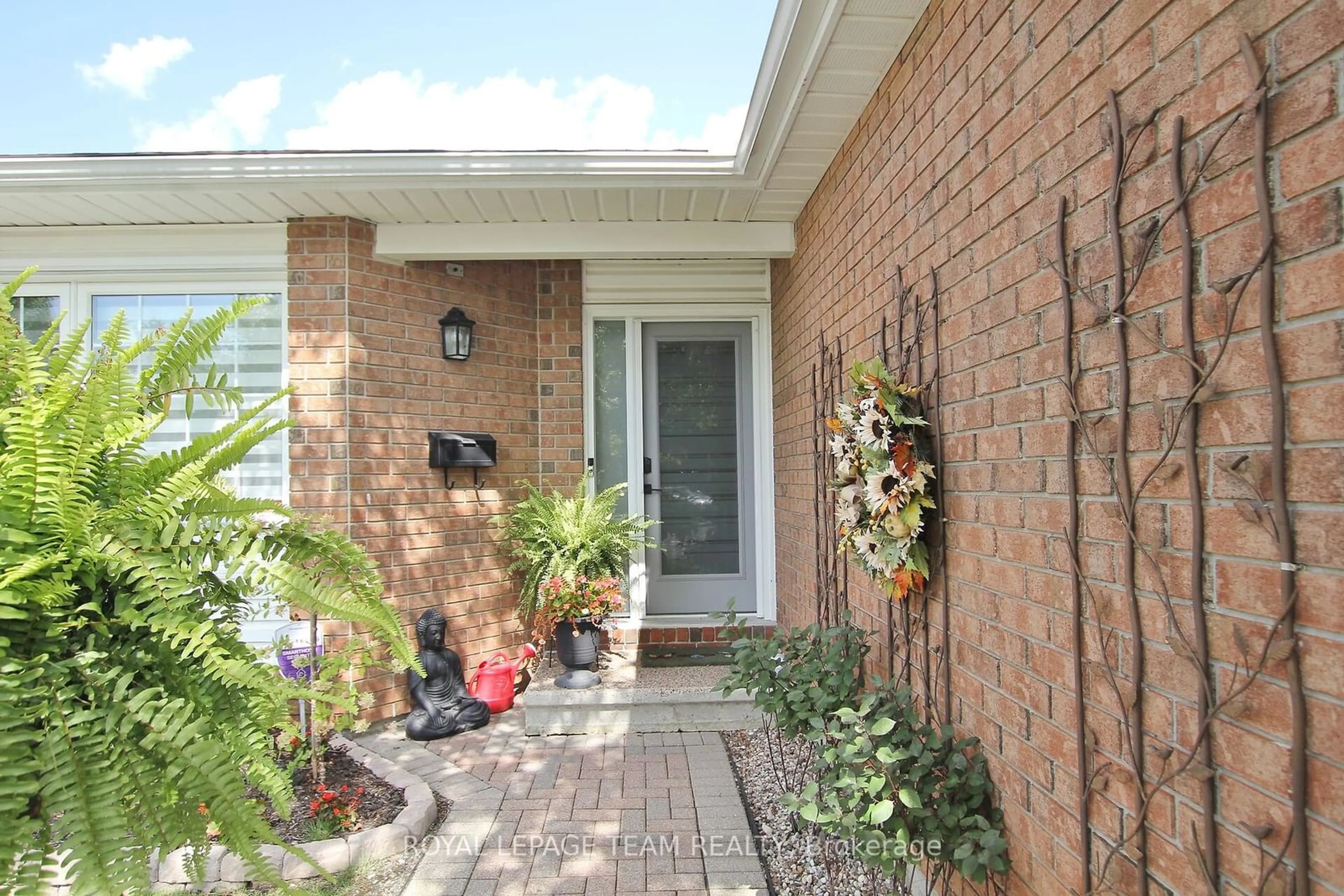 Home with brick exterior material, street for 34 Grand Harbour Crt, Stittsville - Munster - Richmond Ontario K2S 1H2