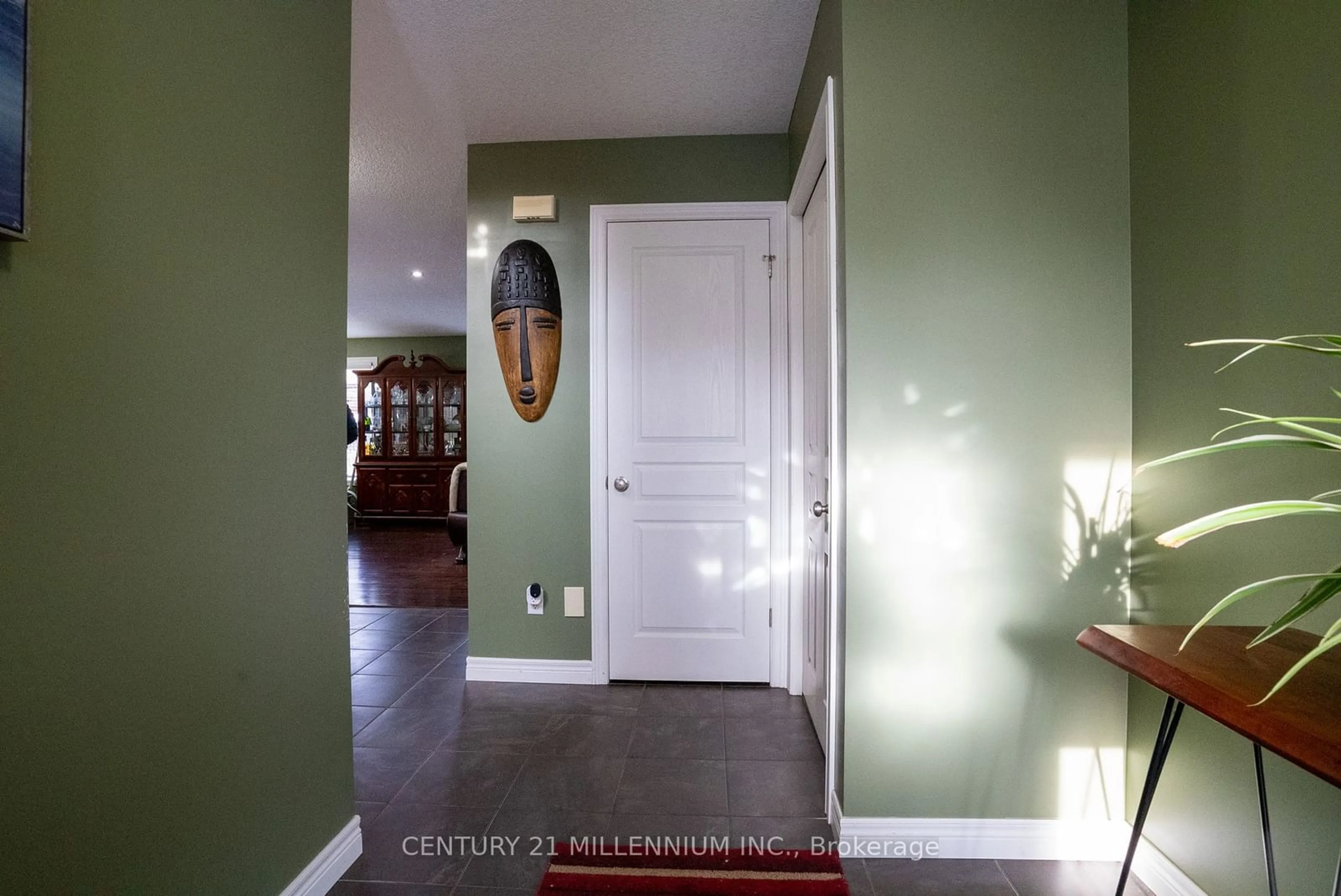 Indoor entryway for 660 Normandy Dr, Woodstock Ontario N4T 0B6