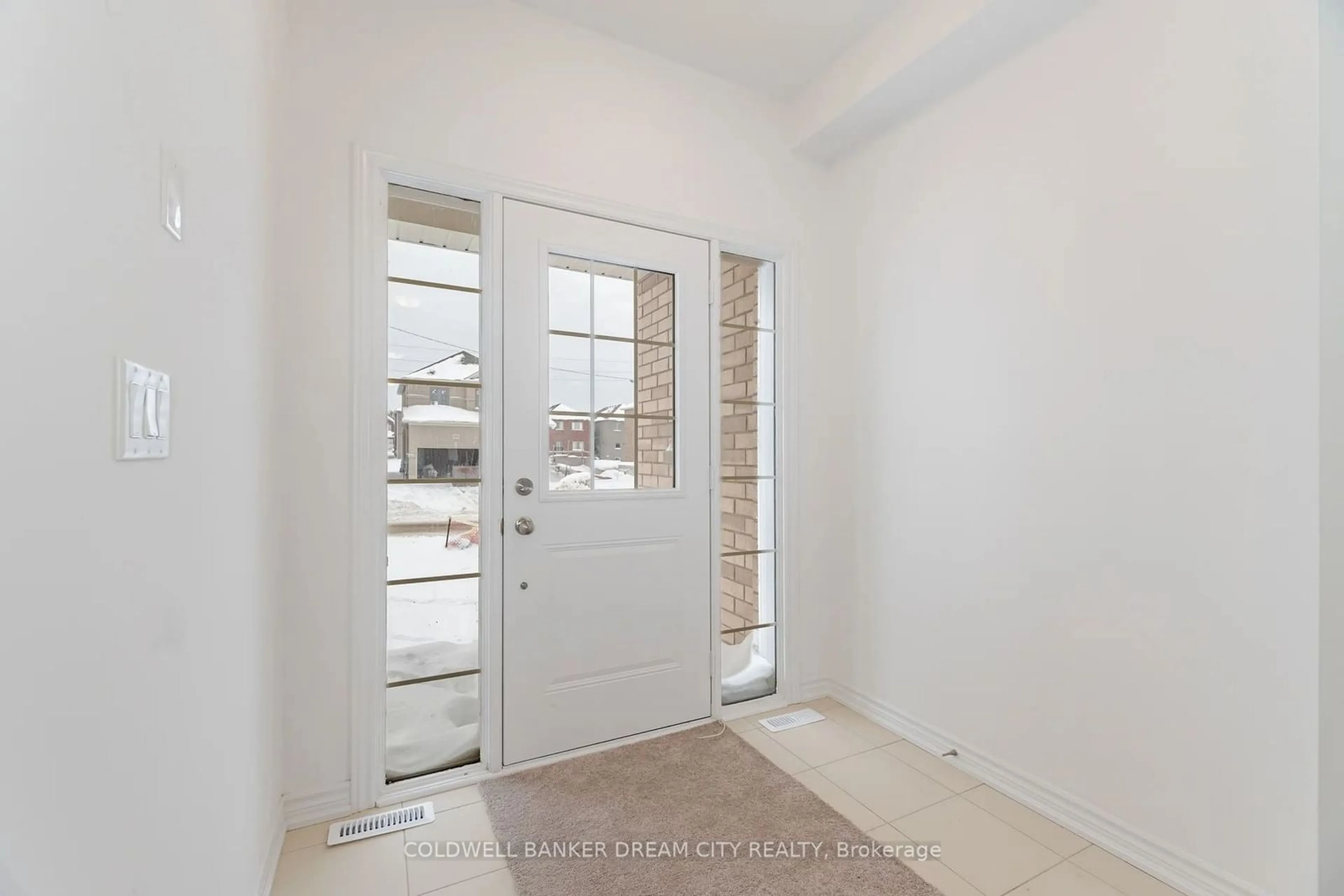 Indoor entryway for 403 VAN DUSEN Ave, Southgate Ontario N0C 1B0