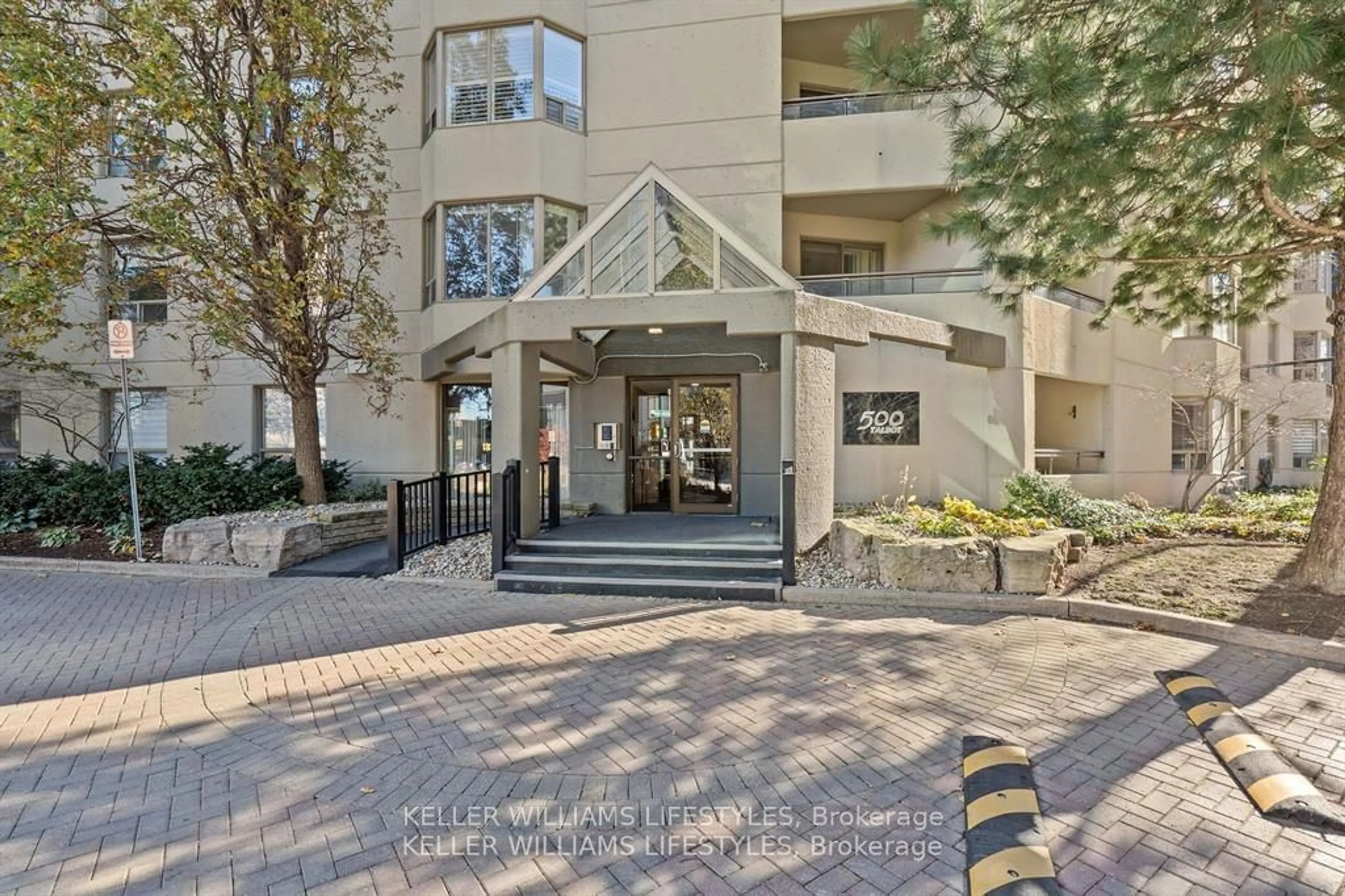 Indoor foyer for 500 TALBOT St #1502, London Ontario N6A 2S3