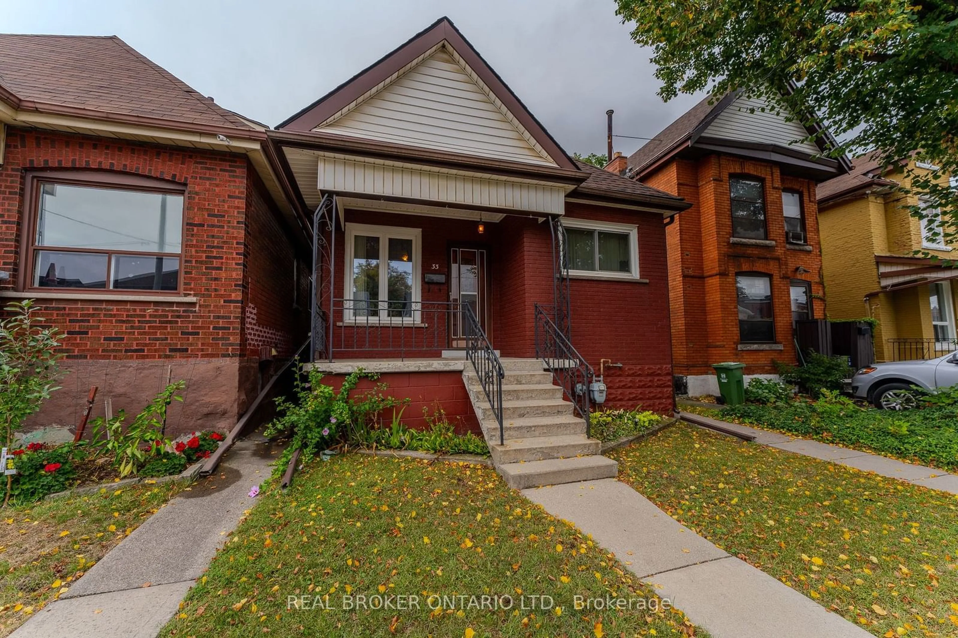 Home with brick exterior material, street for 33 Clyde St, Hamilton Ontario L8L 5R5