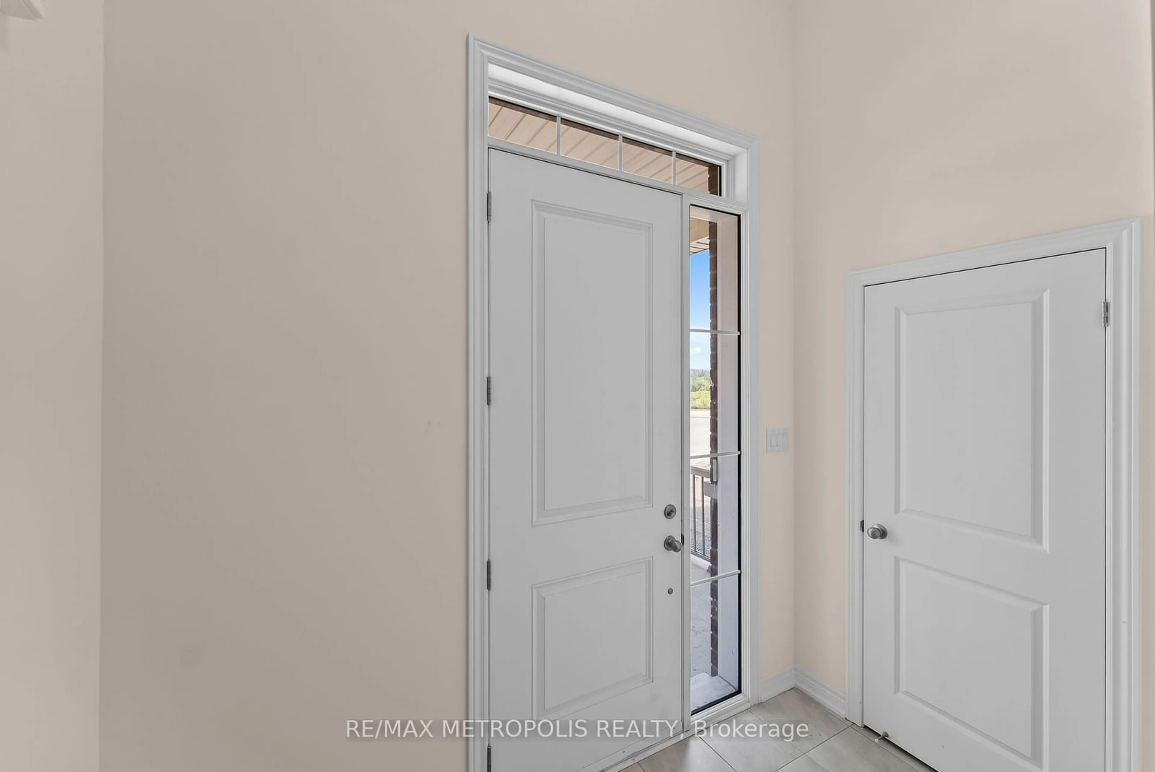 Indoor entryway for 813 Steinberg Crt, Smith-Ennismore-Lakefield Ontario K9K 0G3