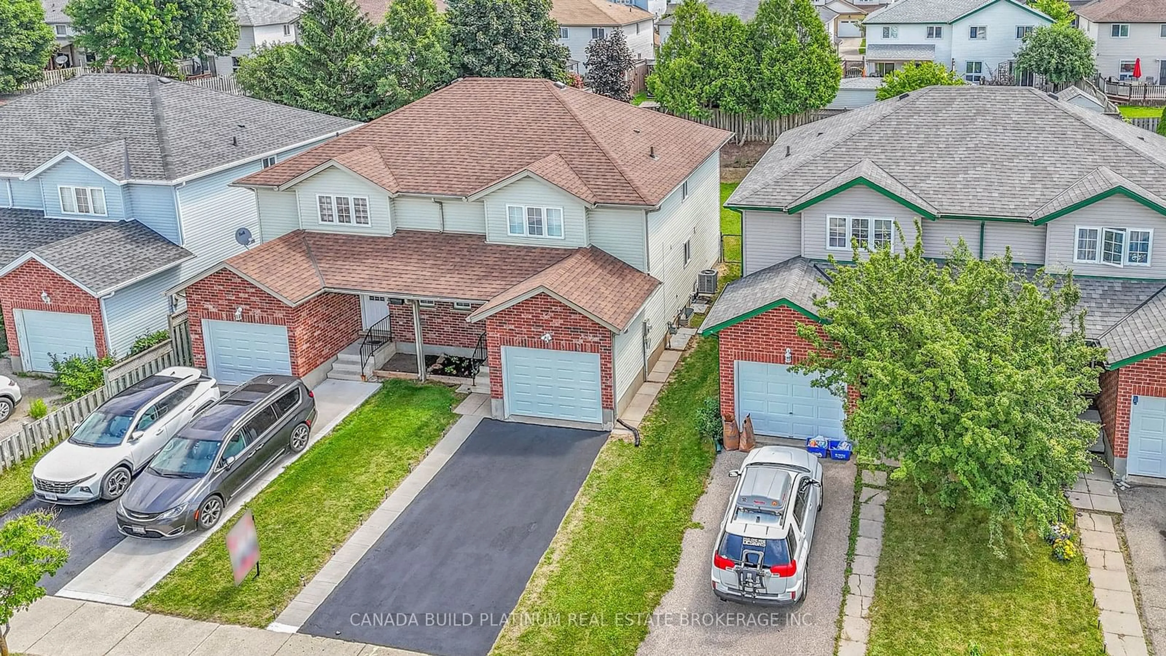 A pic from outside/outdoor area/front of a property/back of a property/a pic from drone, street for 133 Highbrook St, Kitchener Ontario N2E 3P4