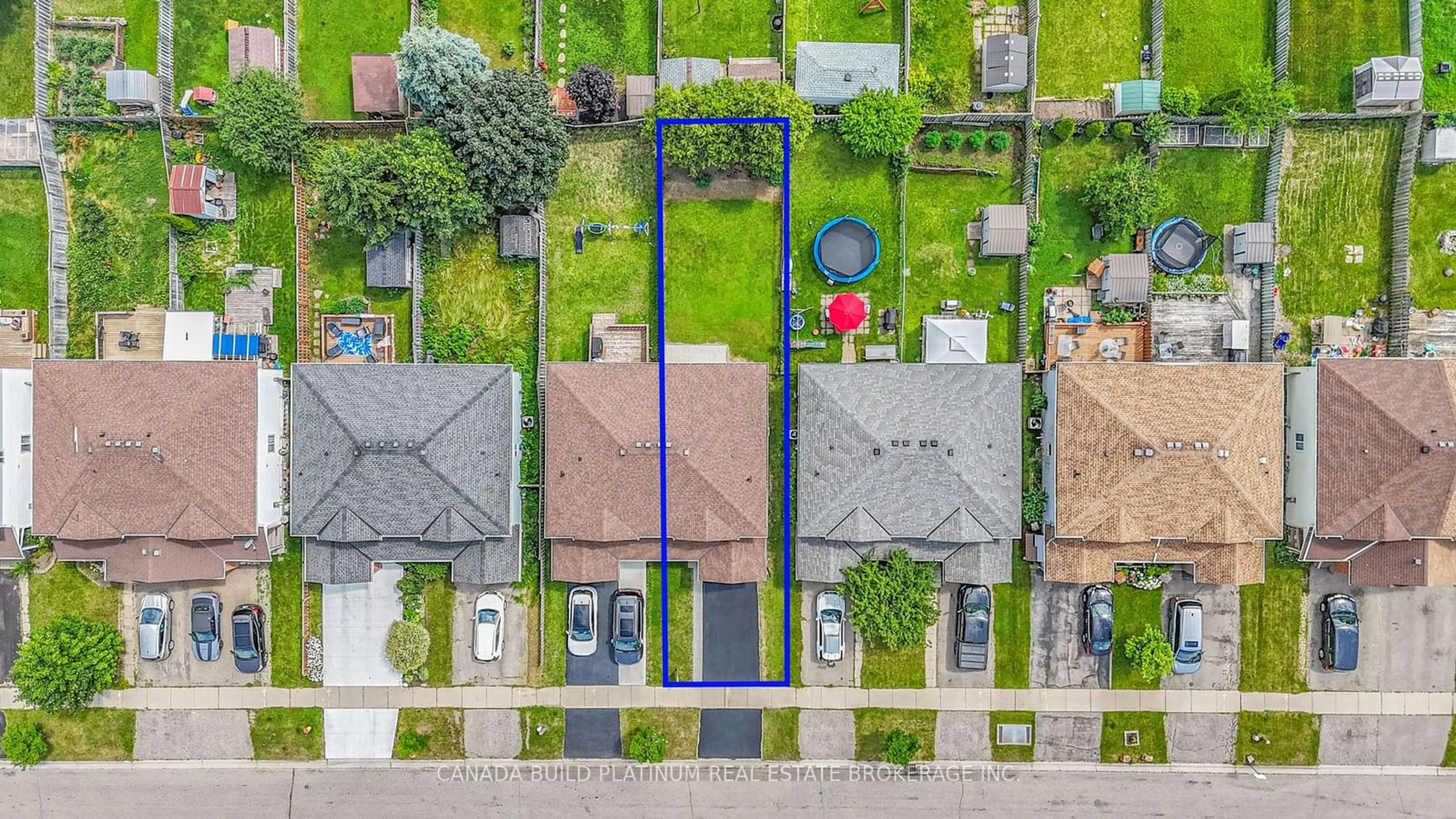 A pic from outside/outdoor area/front of a property/back of a property/a pic from drone, street for 133 Highbrook St, Kitchener Ontario N2E 3P4