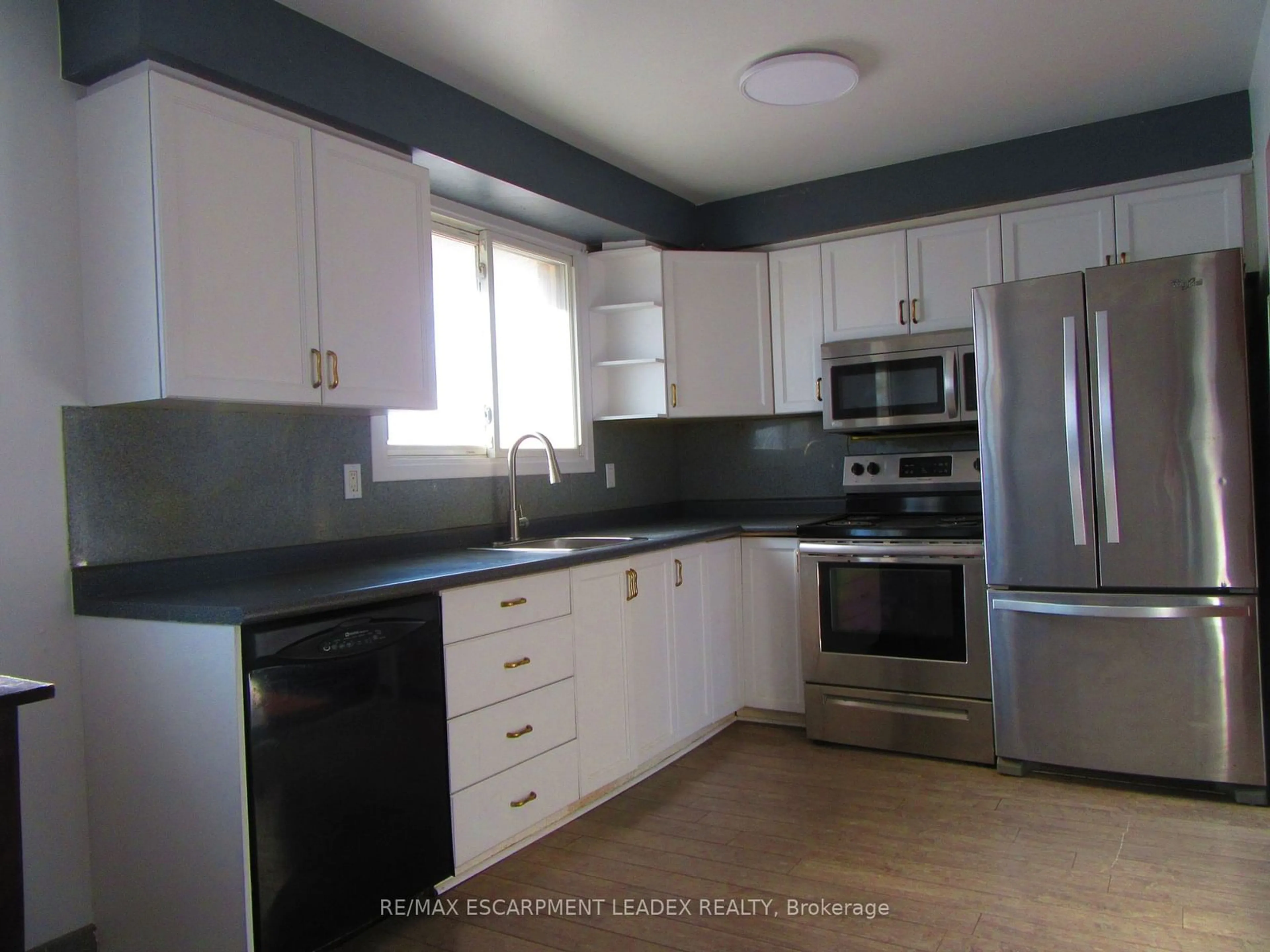 Standard kitchen, unknown for 19 BERYL St, Hamilton Ontario L8T 4S7