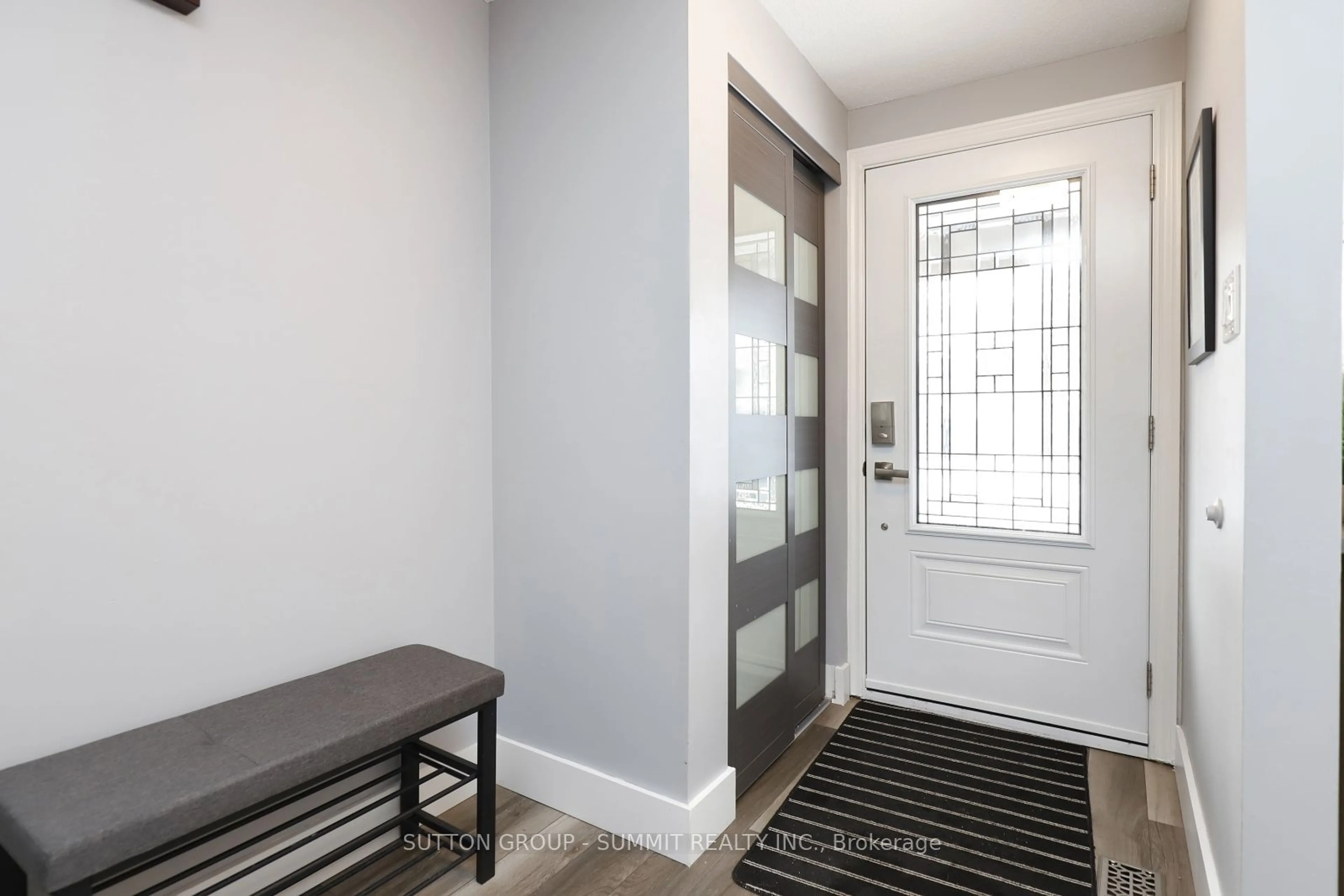 Indoor entryway for 452 BOETTGER Pl, Waterloo Ontario N2K 3N5