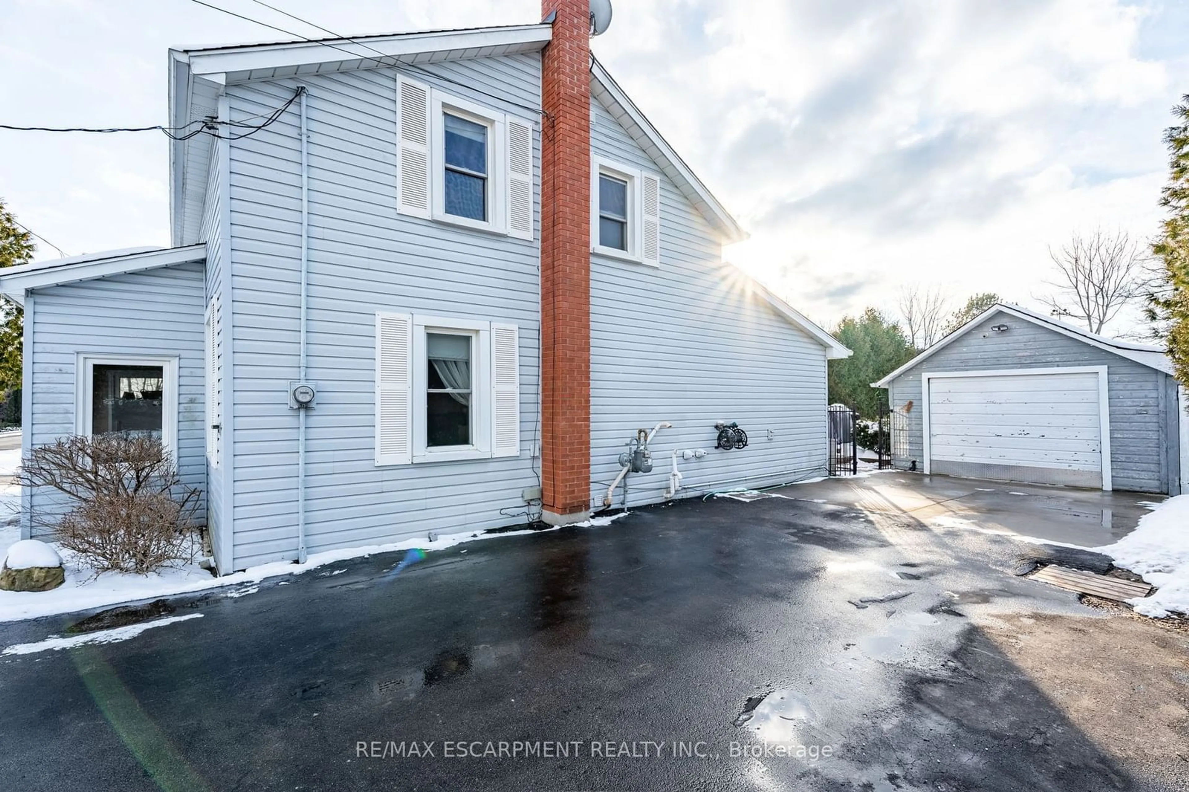 A pic from outside/outdoor area/front of a property/back of a property/a pic from drone, street for 1809 Brock Rd, Hamilton Ontario L0R 1K0