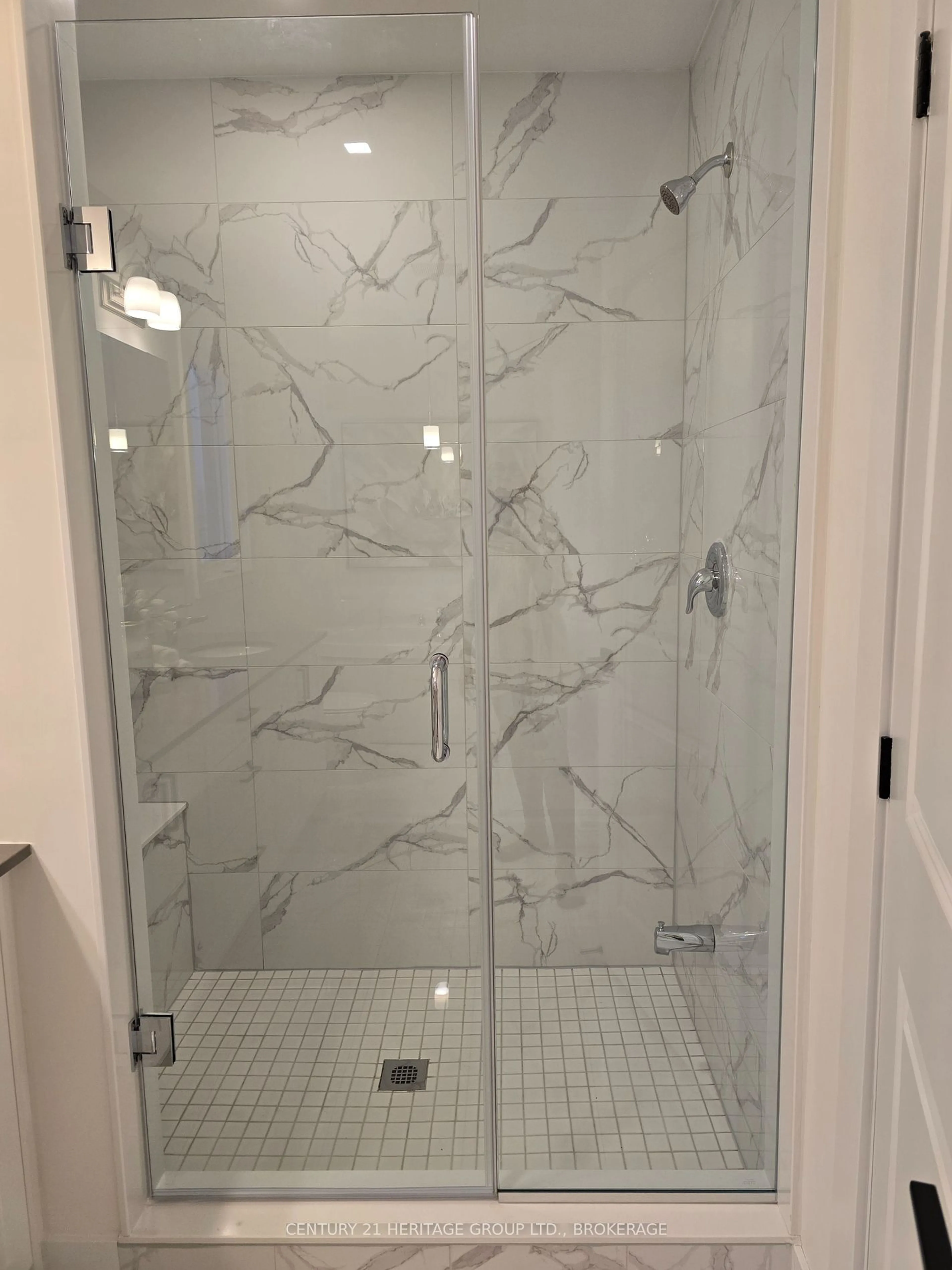 Contemporary bathroom, ceramic/tile floor for 98 Creighton Dr, Loyalist Ontario K0H 2H0