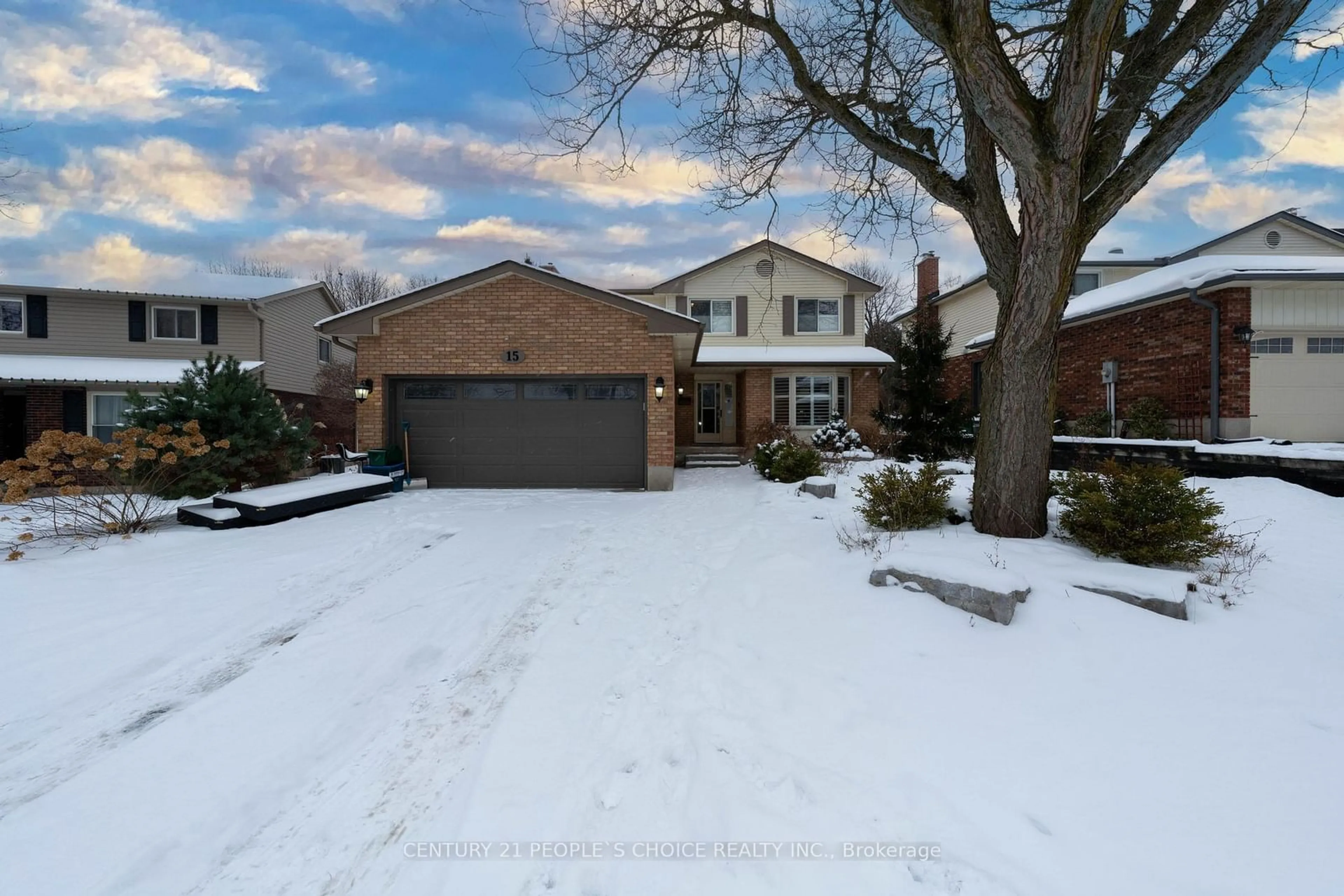 A pic from outside/outdoor area/front of a property/back of a property/a pic from drone, street for 15 Birchlawn Ave, Cambridge Ontario N1S 4S1