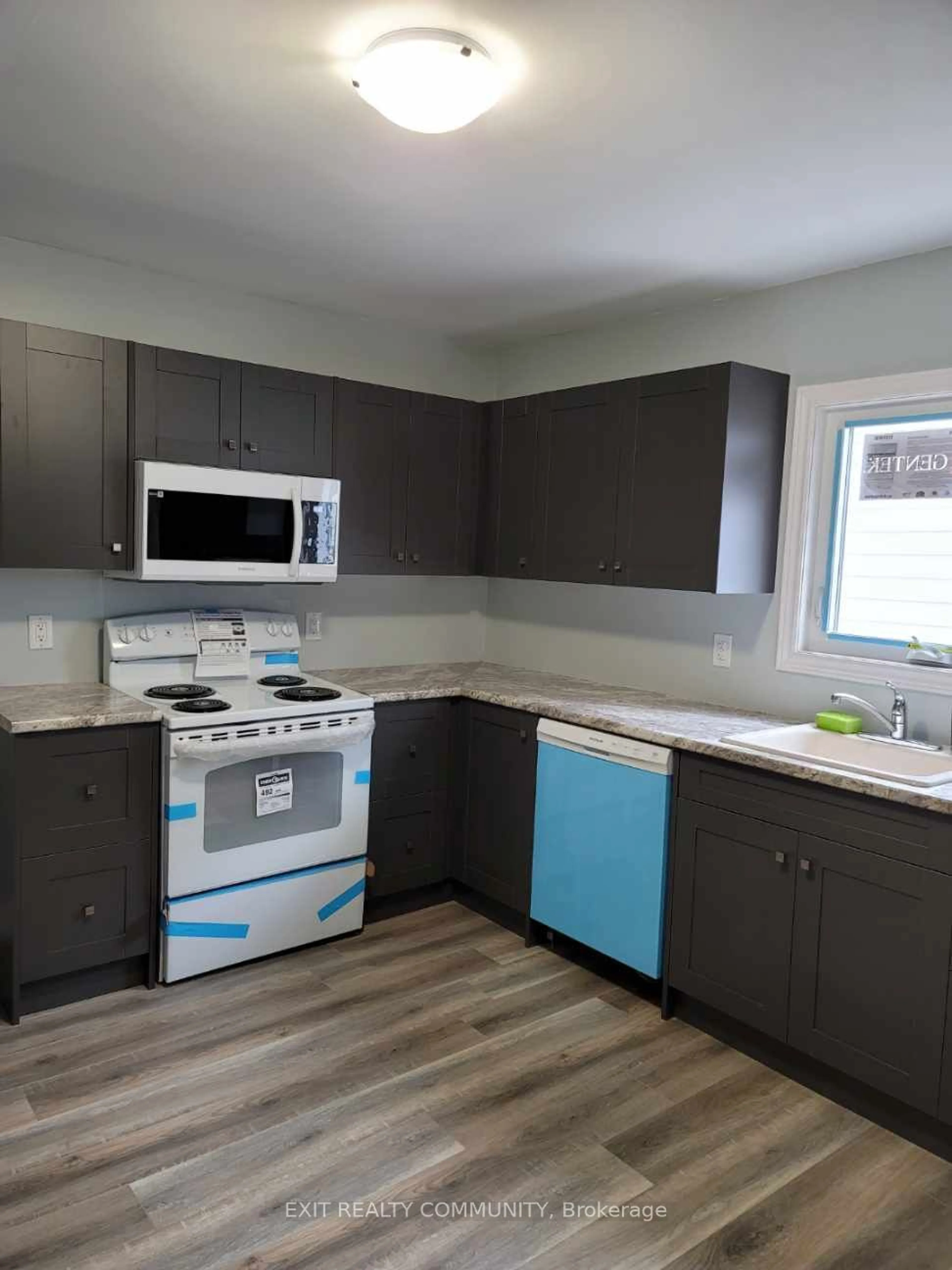 Standard kitchen, unknown for 226 Vidal St, Sarnia Ontario N7T 2T7