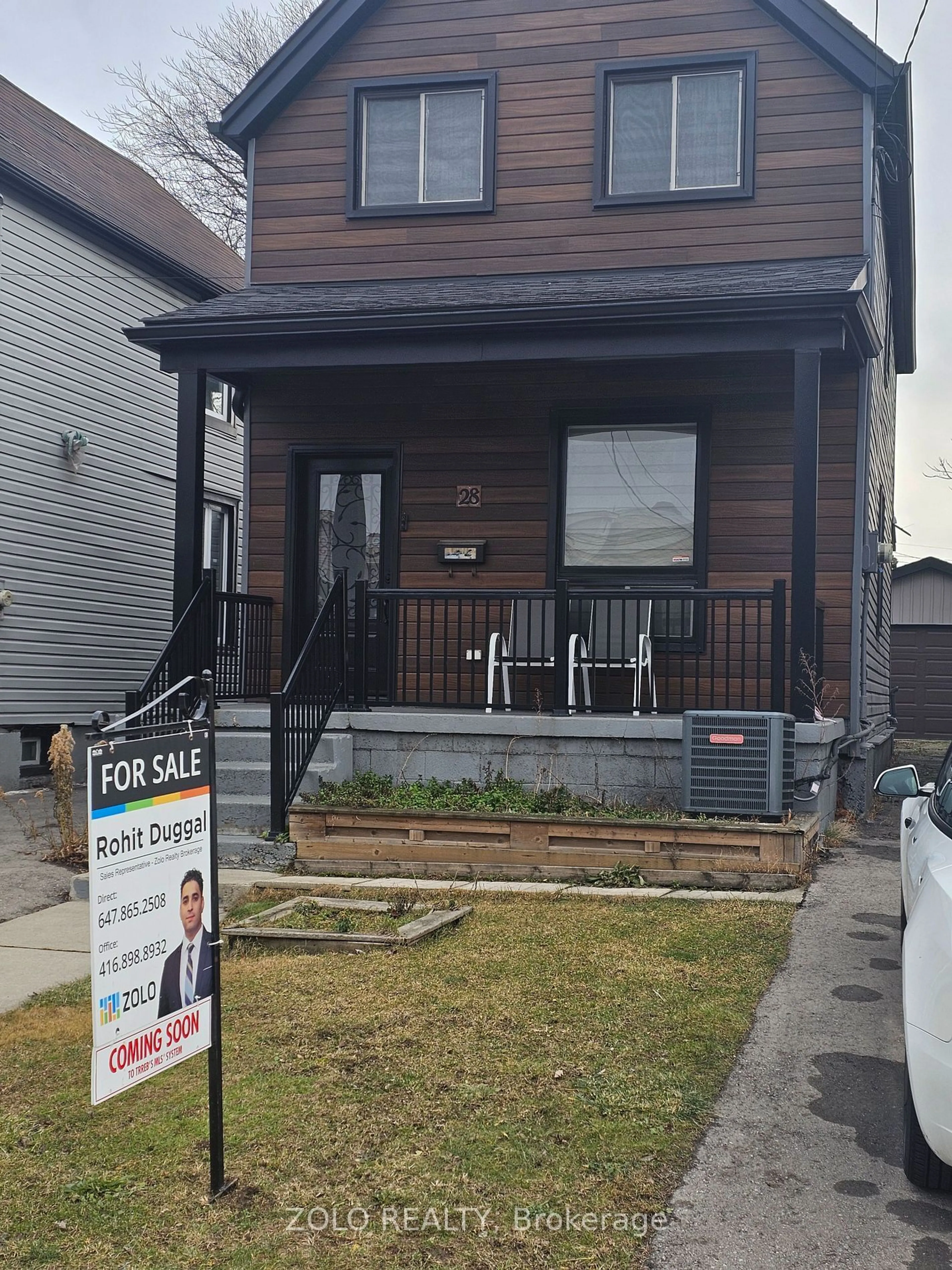 Home with vinyl exterior material, street for 28 Albemarle St, Hamilton Ontario L8L 7G4