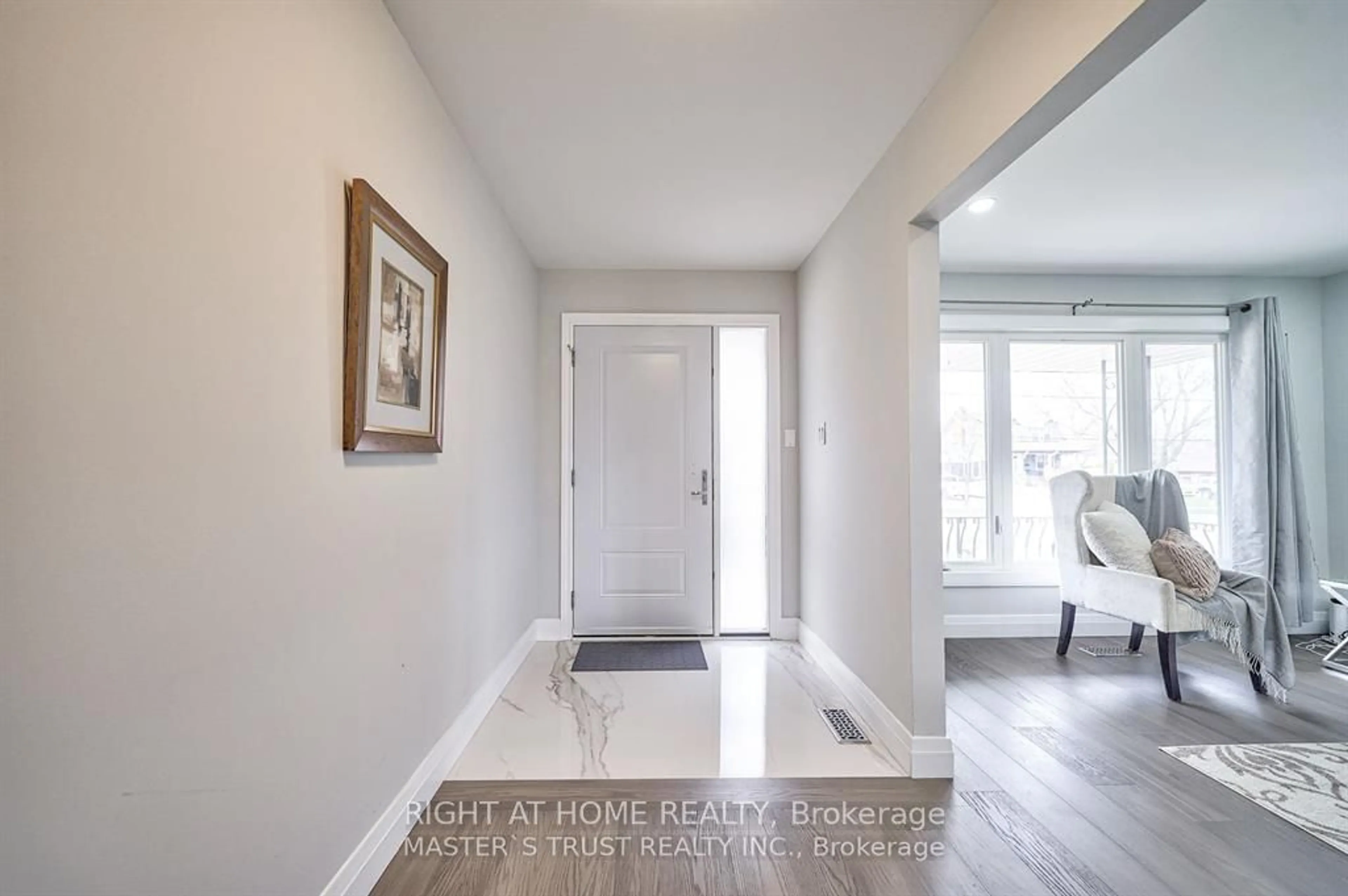 Indoor entryway for 268 Green Rd, Hamilton Ontario L8E 4J8