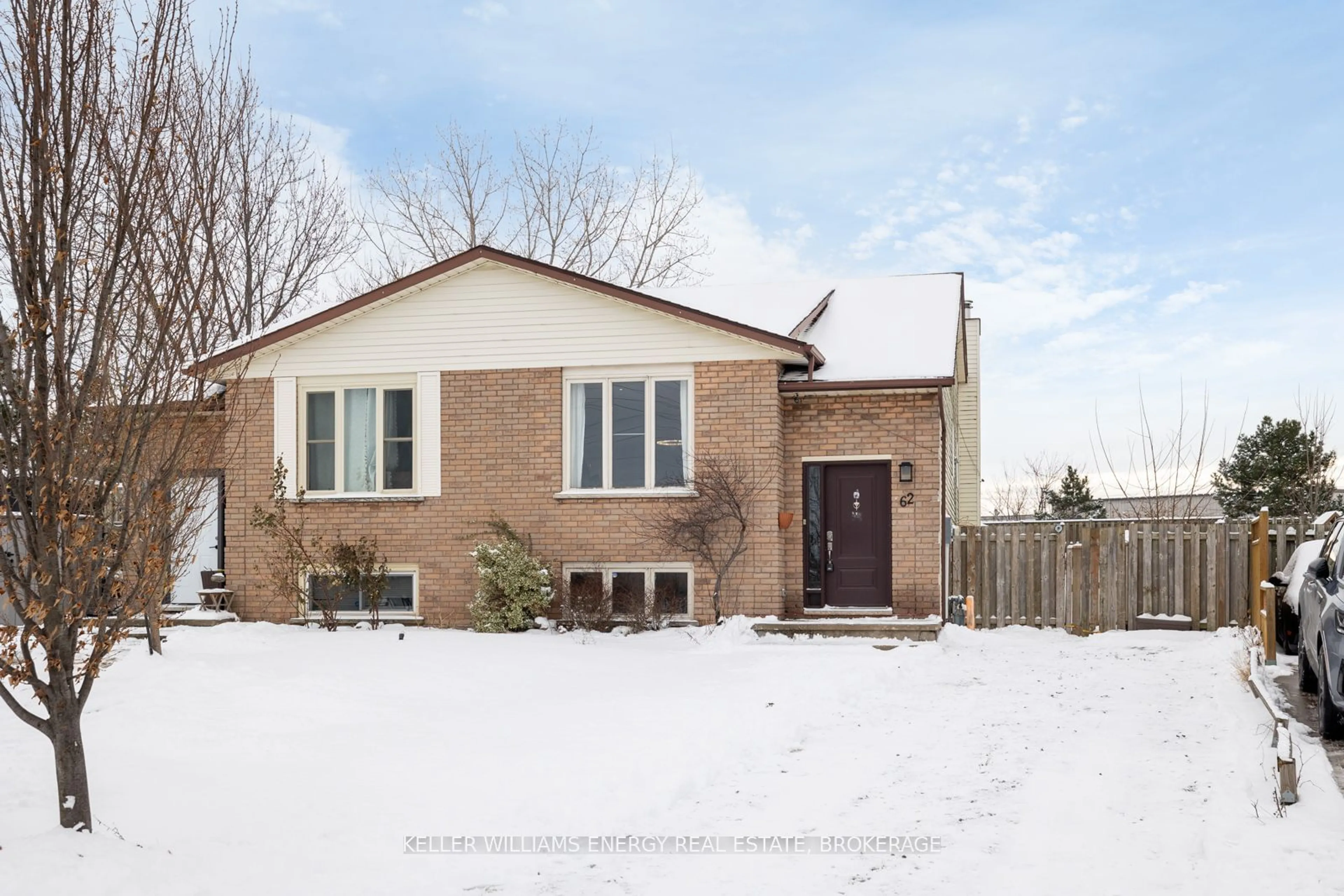 Home with brick exterior material, street for 62 Autumn Pl, St. Catharines Ontario L2P 3W8