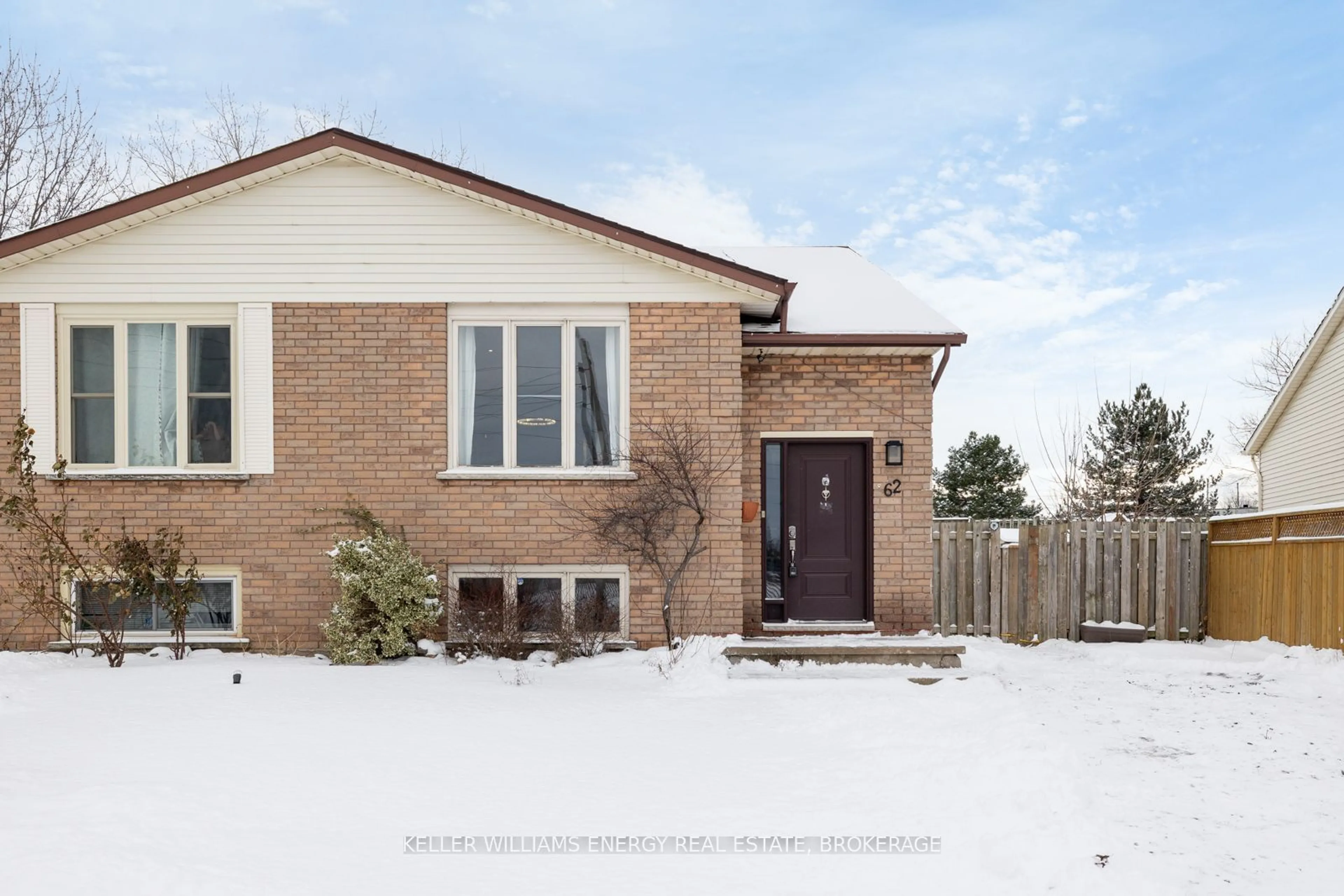 Home with brick exterior material, street for 62 Autumn Pl, St. Catharines Ontario L2P 3W8