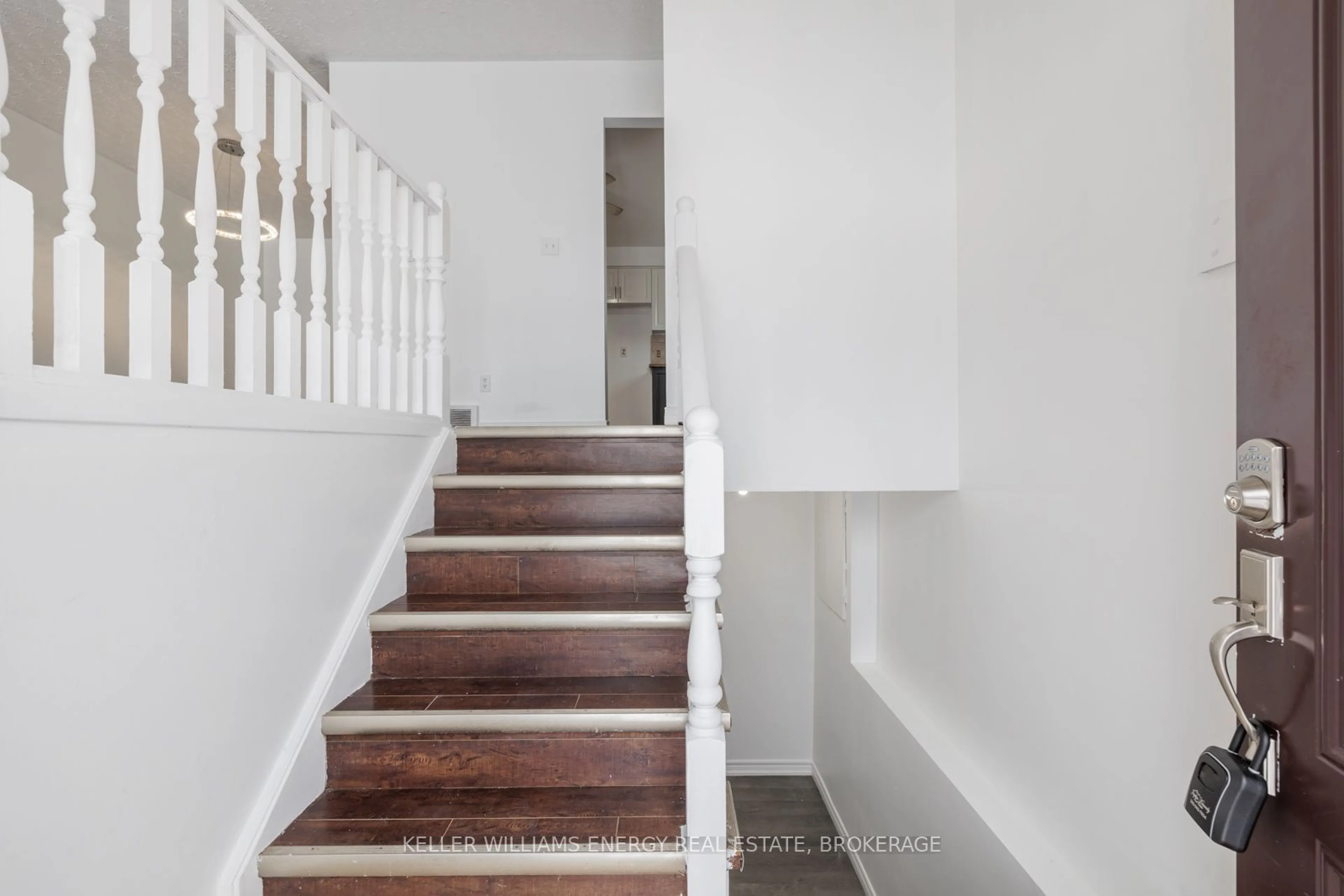 Stairs for 62 Autumn Pl, St. Catharines Ontario L2P 3W8