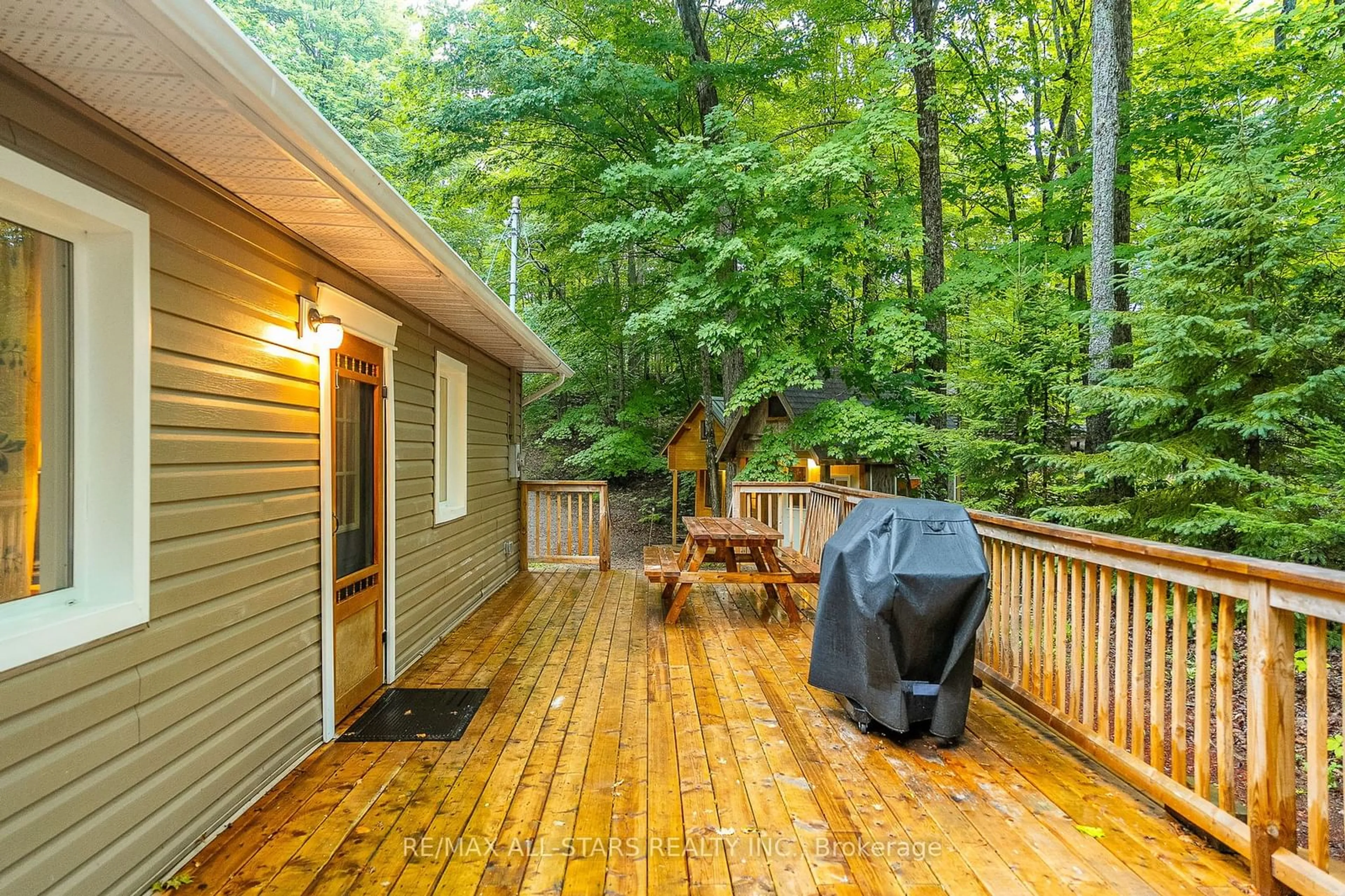 Patio, forest/trees view for 1820 Trappers Trail Rd, Dysart et al Ontario K0M 1S0