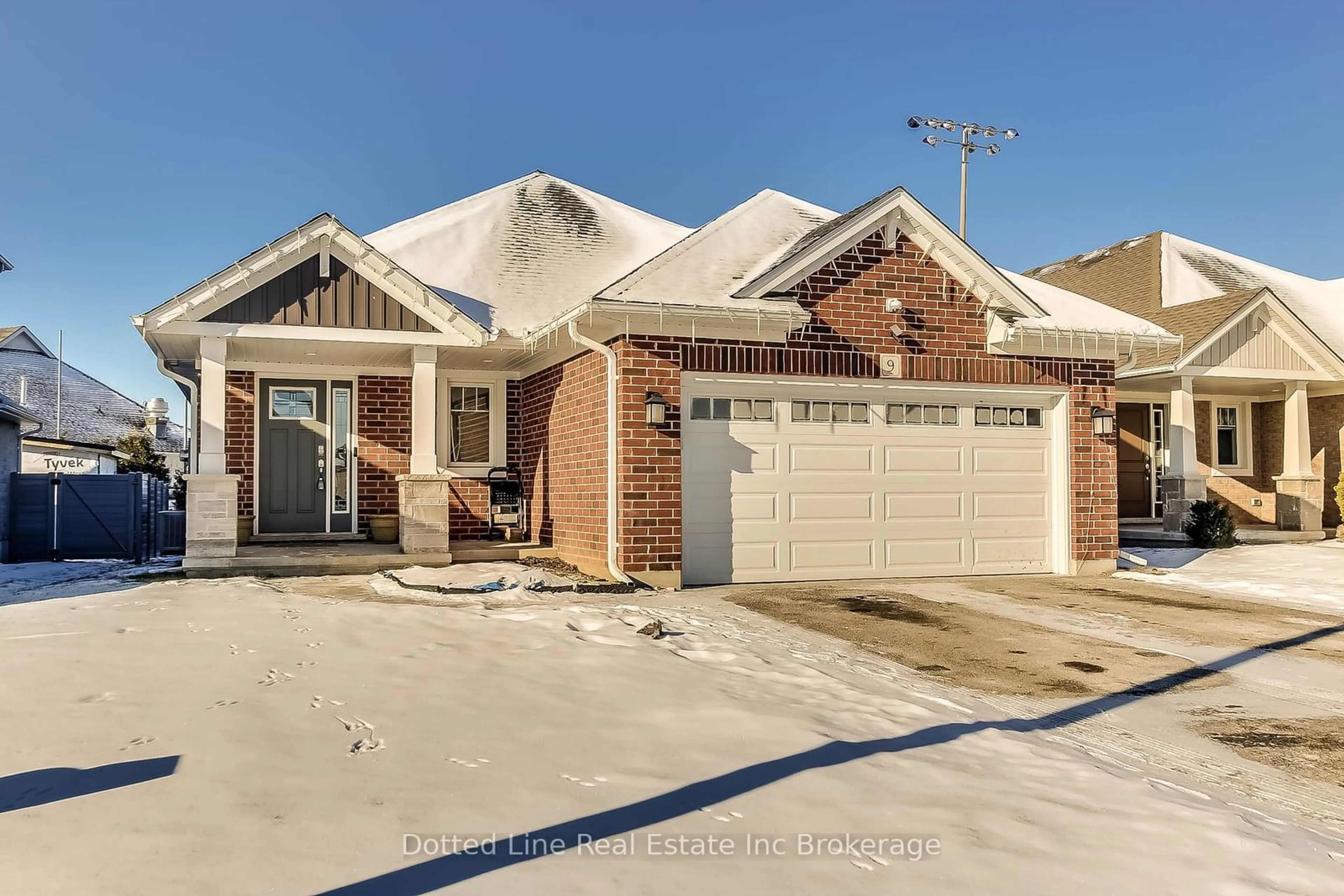 Home with brick exterior material, street for 9 Nancy Crt, Tillsonburg Ontario N4G 4G8