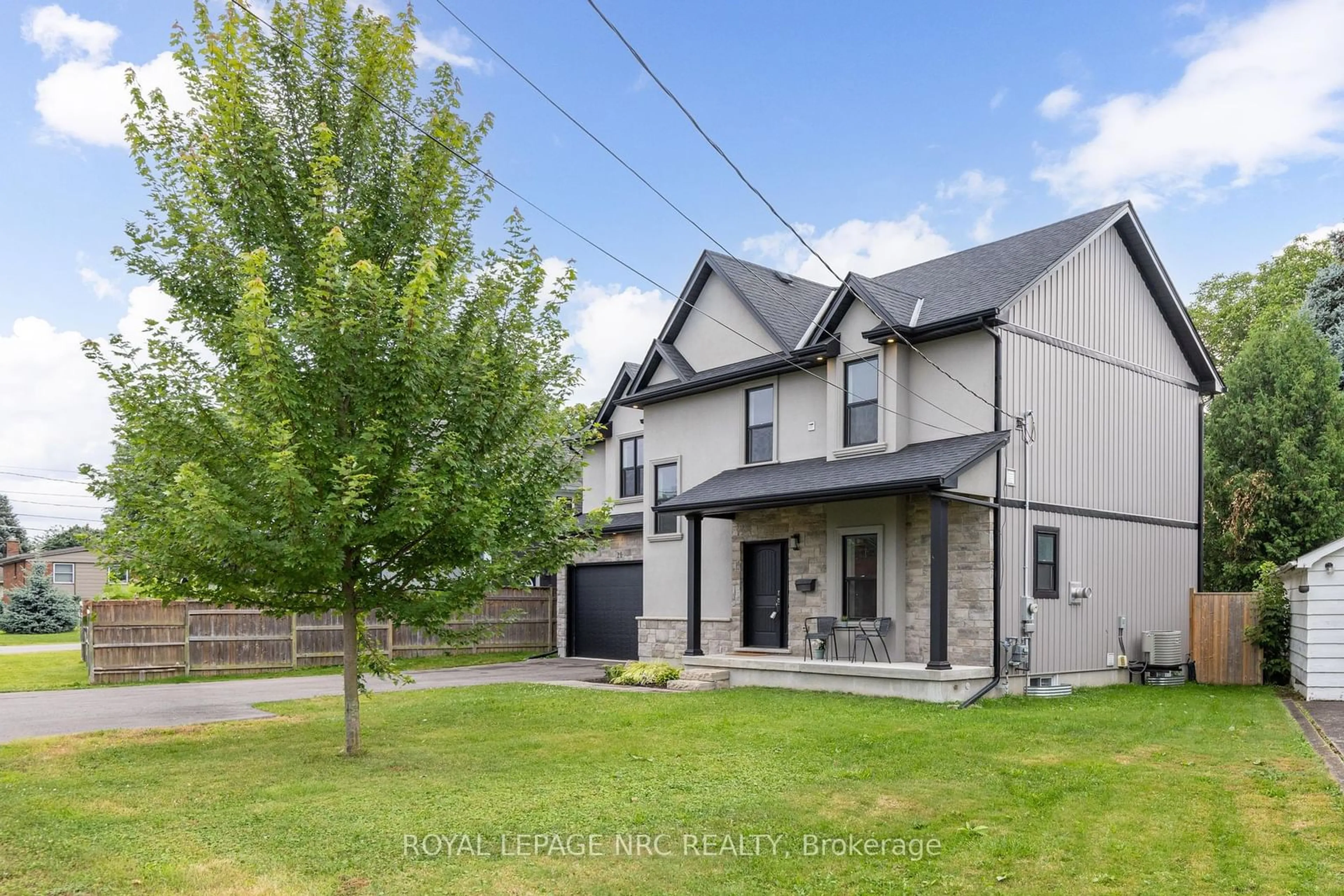 A pic from outside/outdoor area/front of a property/back of a property/a pic from drone, street for 20 Jubilee Dr, St. Catharines Ontario L2M 4P8