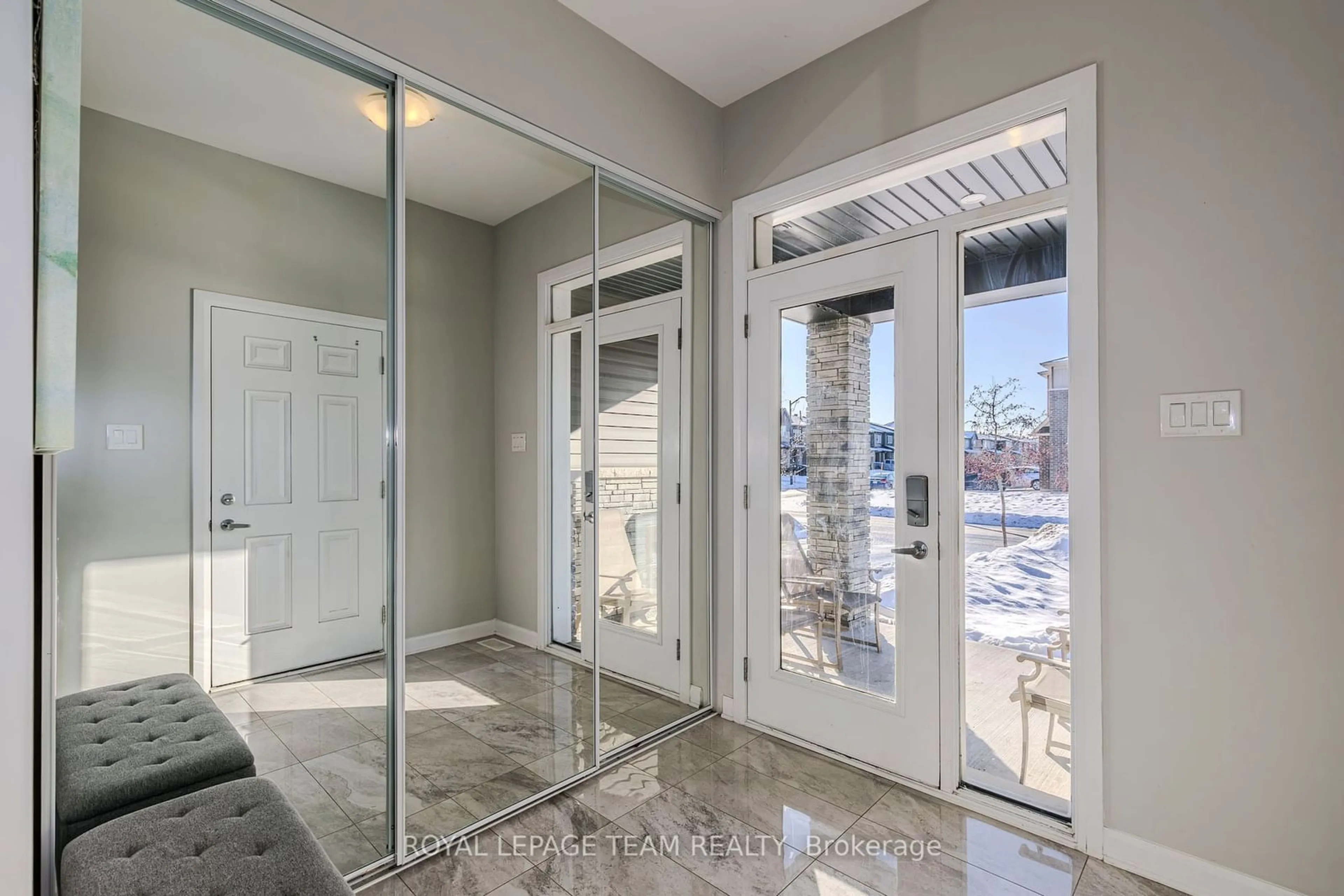 Indoor entryway for 124 Aquarium Ave, Orleans - Cumberland and Area Ontario K4A 1L3