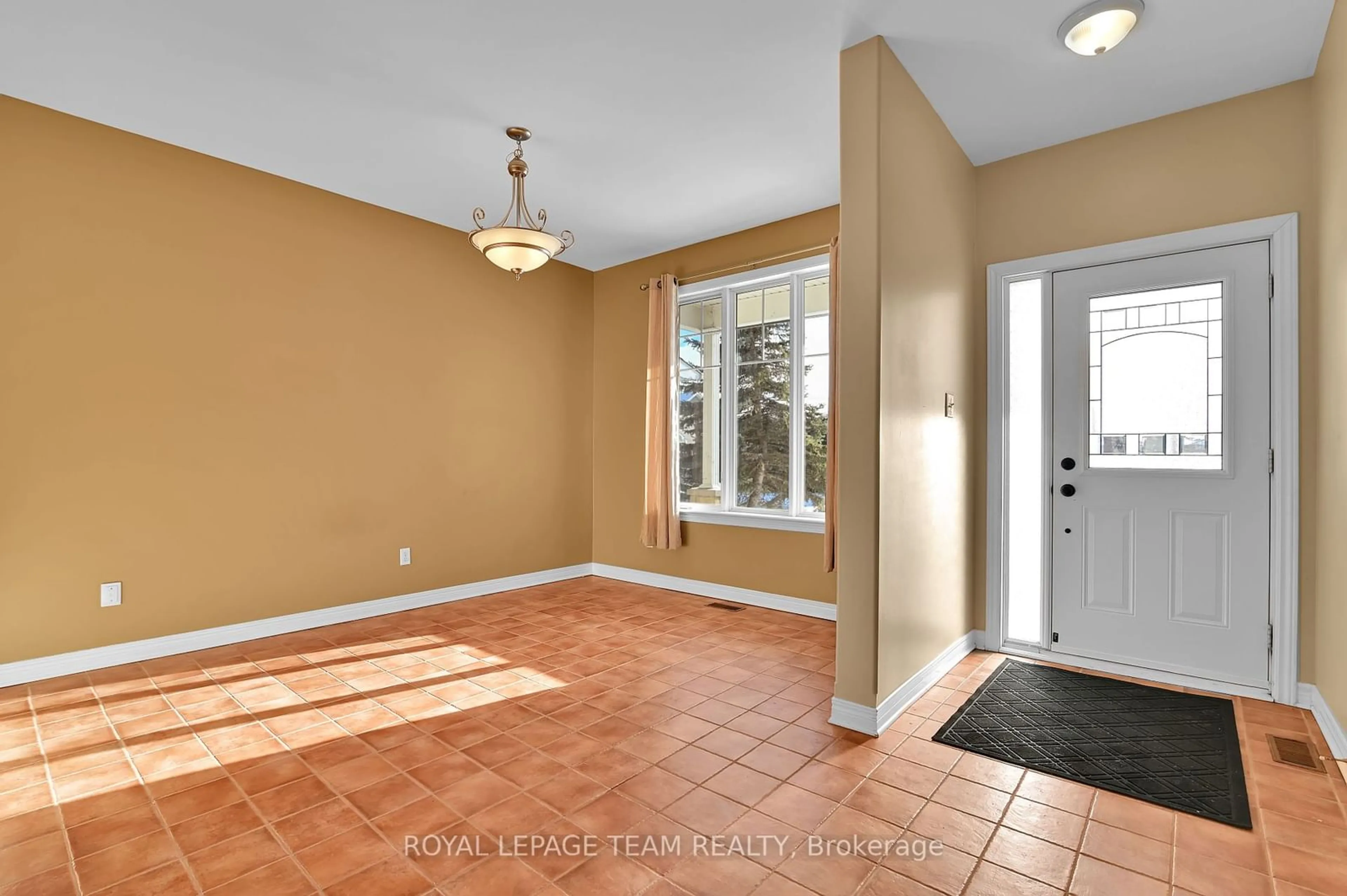 Indoor entryway for 76 Sirocco Cres, Stittsville - Munster - Richmond Ontario K2S 2C9