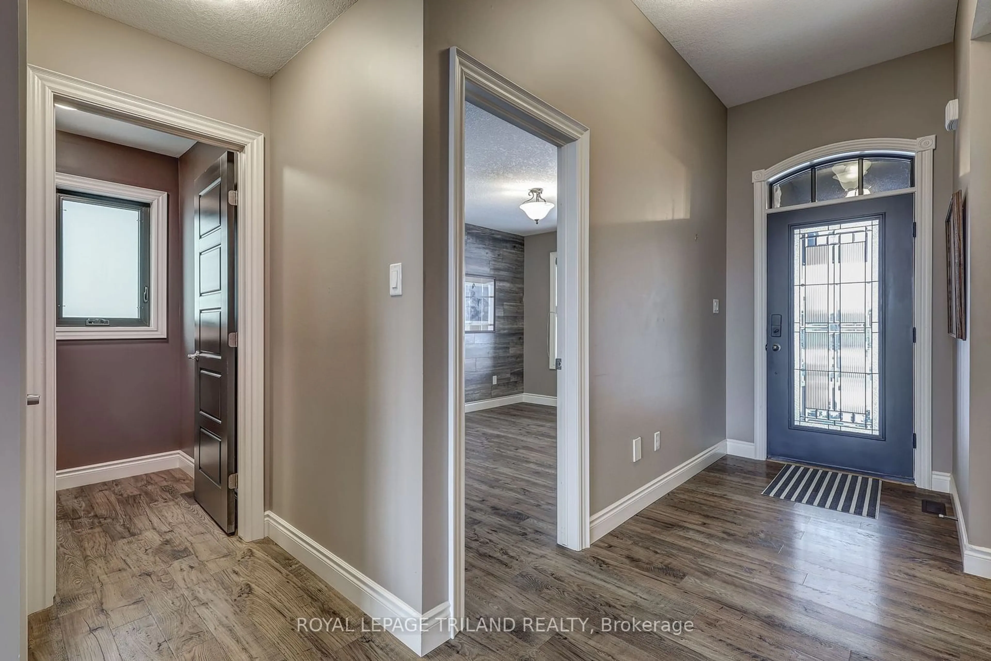 Indoor entryway for 94 Shaw Valley Dr, St. Thomas Ontario N5R 0C8