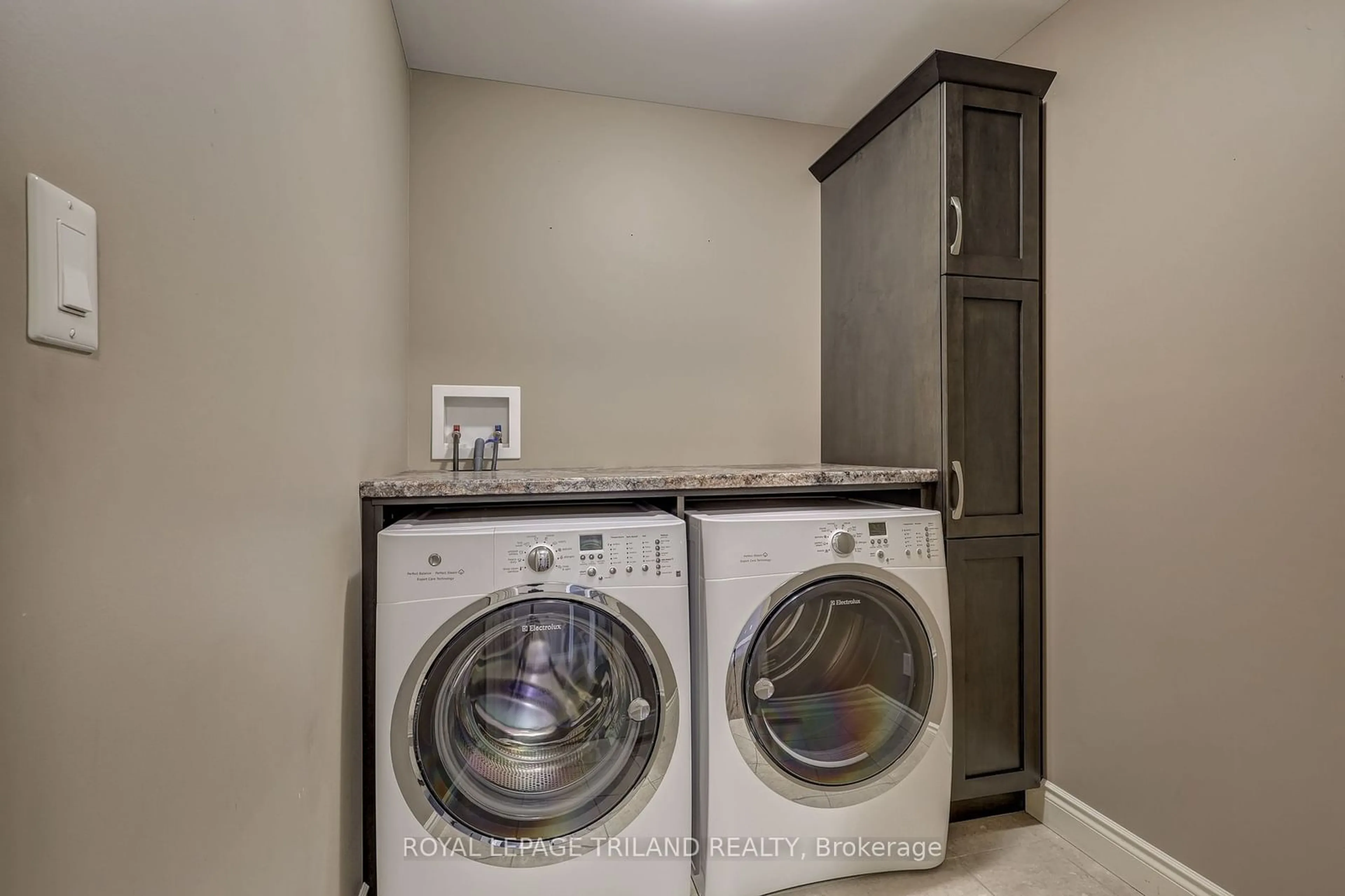 Laundry room for 94 Shaw Valley Dr, St. Thomas Ontario N5R 0C8