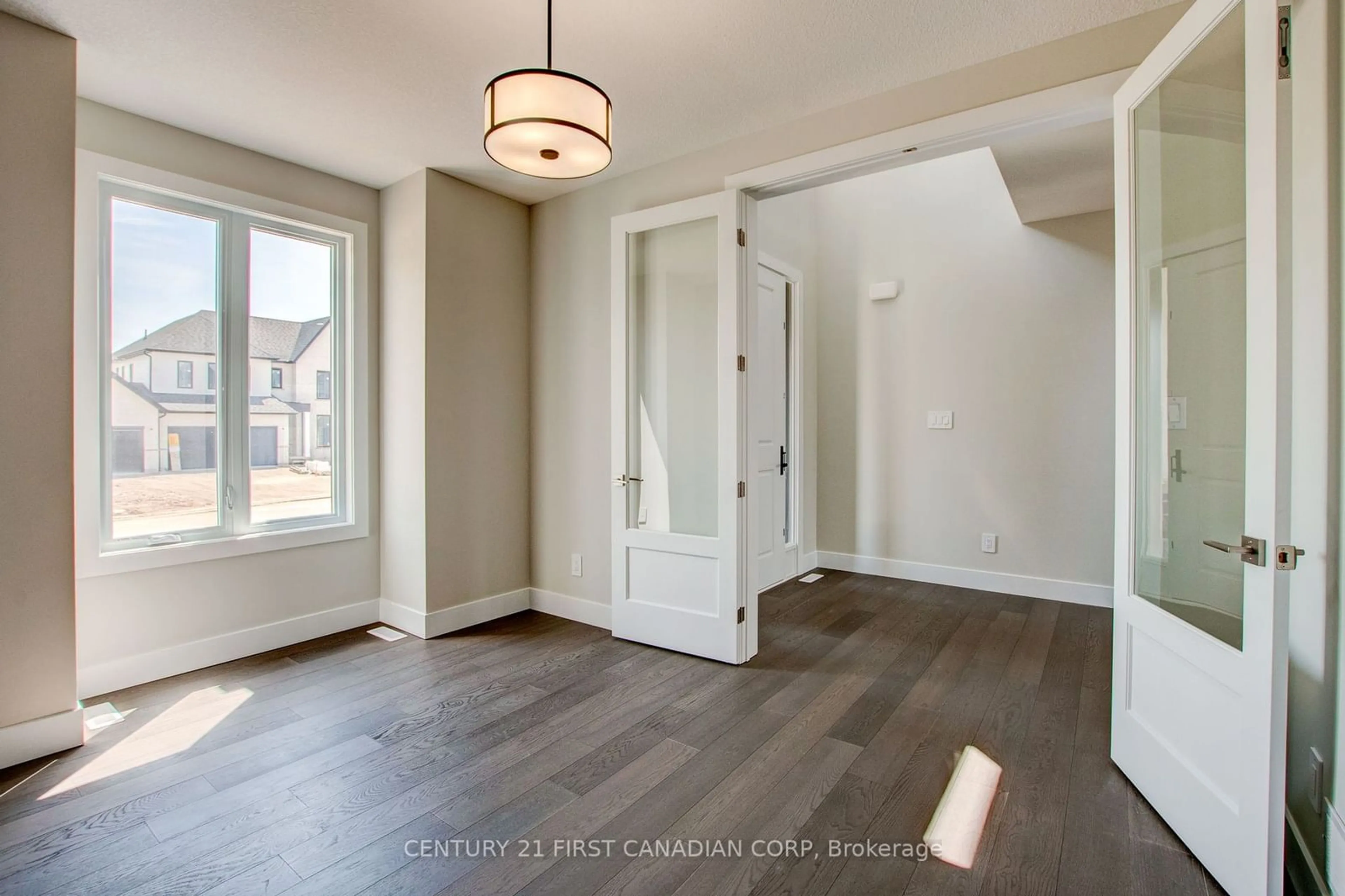 Indoor entryway for 100 ASPEN Circ, Thames Centre Ontario N0M 2P0