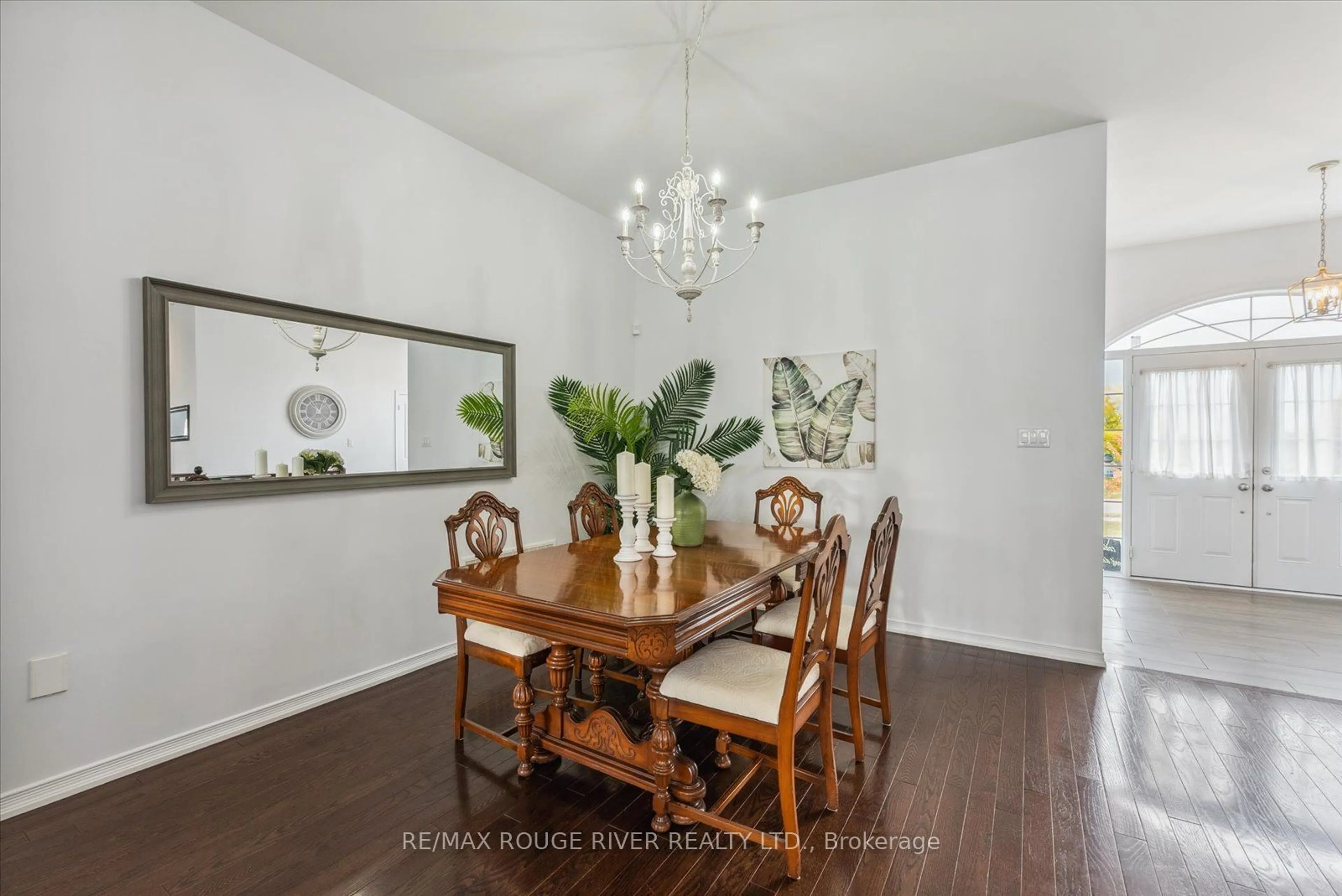 Dining room, wood/laminate floor for 73 Songbird Cres, Kawartha Lakes Ontario K9V 0A9