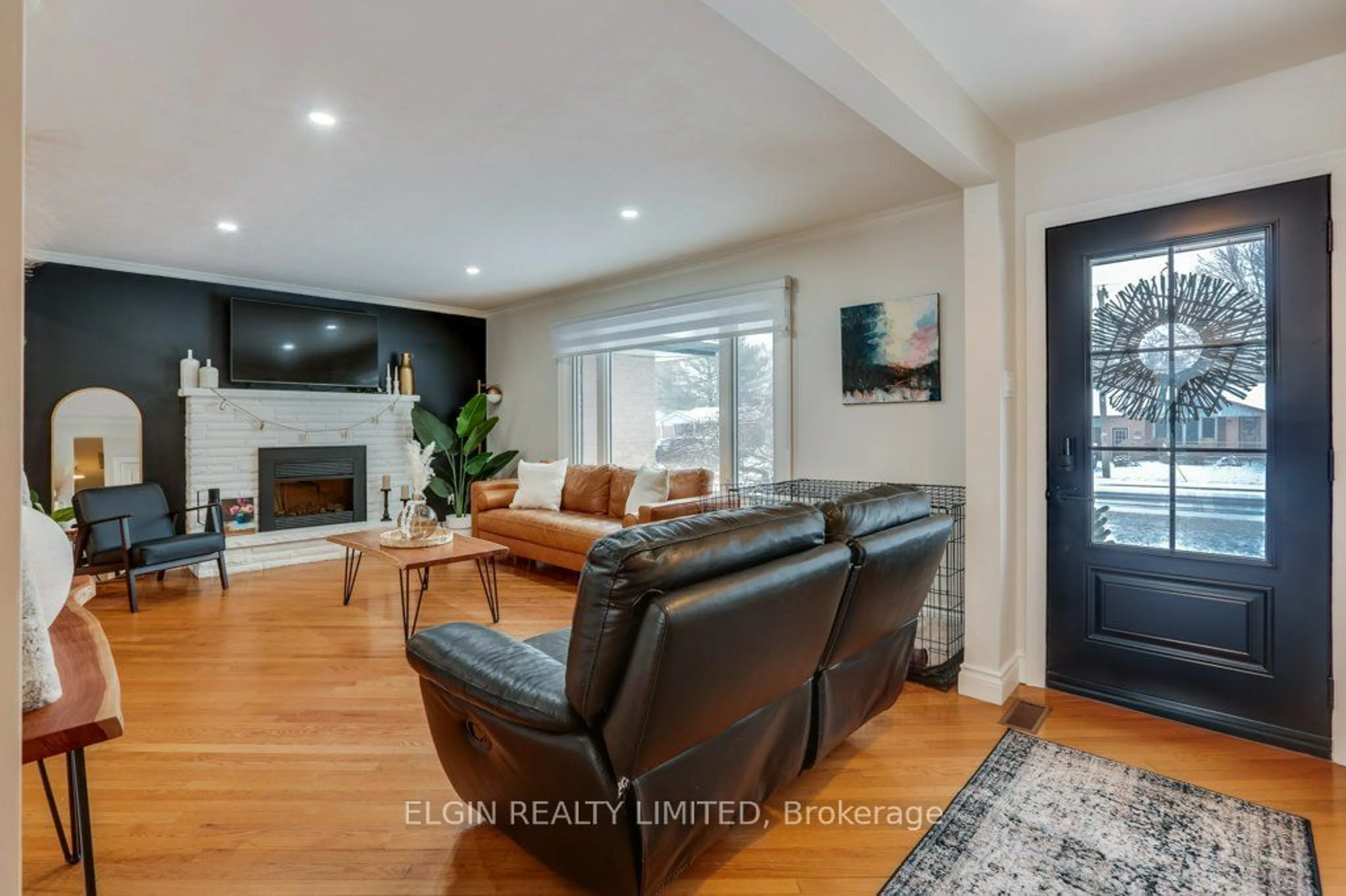 Living room with furniture, wood/laminate floor for 82 Lawton St, St. Thomas Ontario N5R 1X2