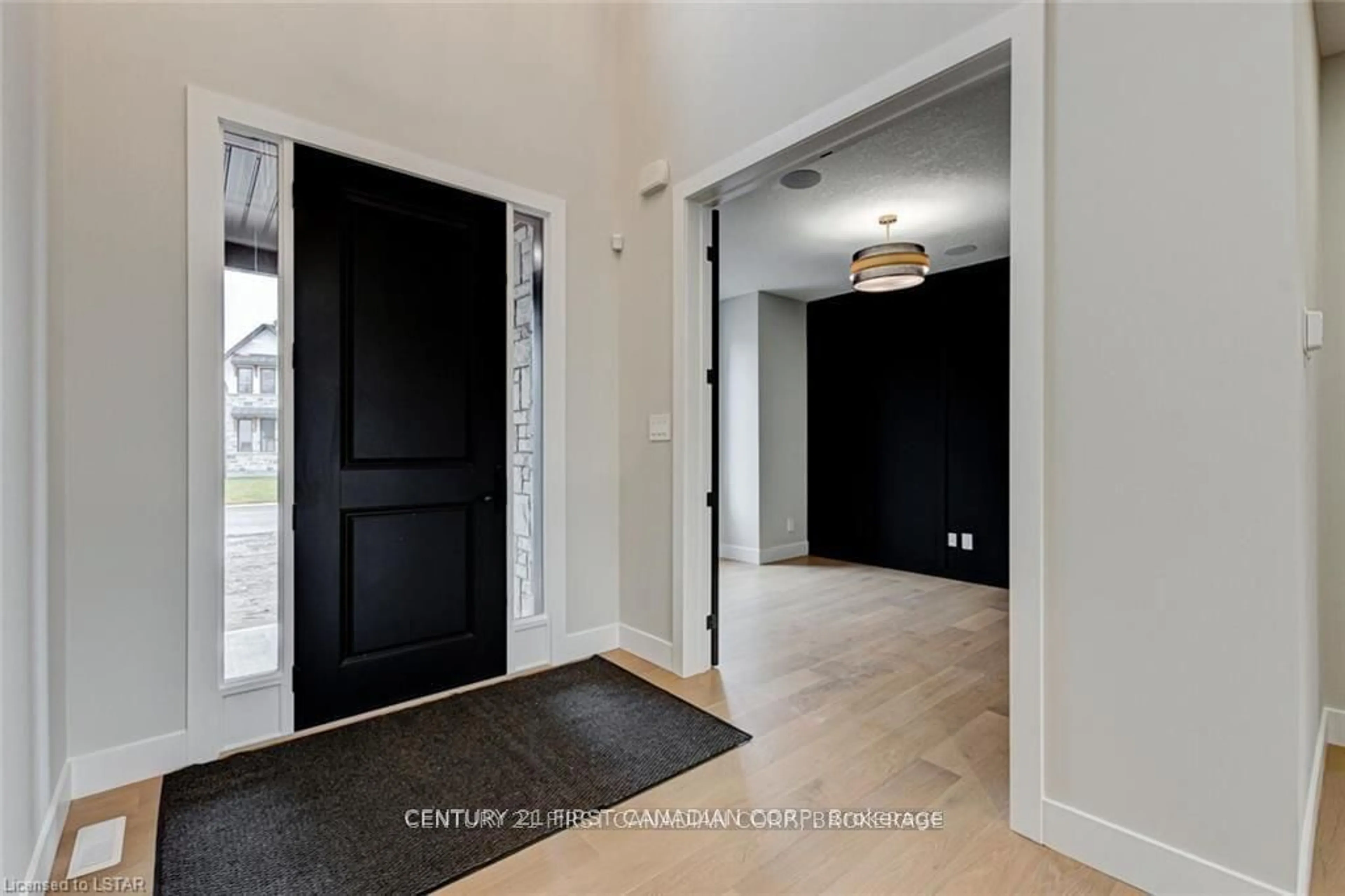 Indoor entryway for 129 ASPEN Circ, Thames Centre Ontario N0M 2P0