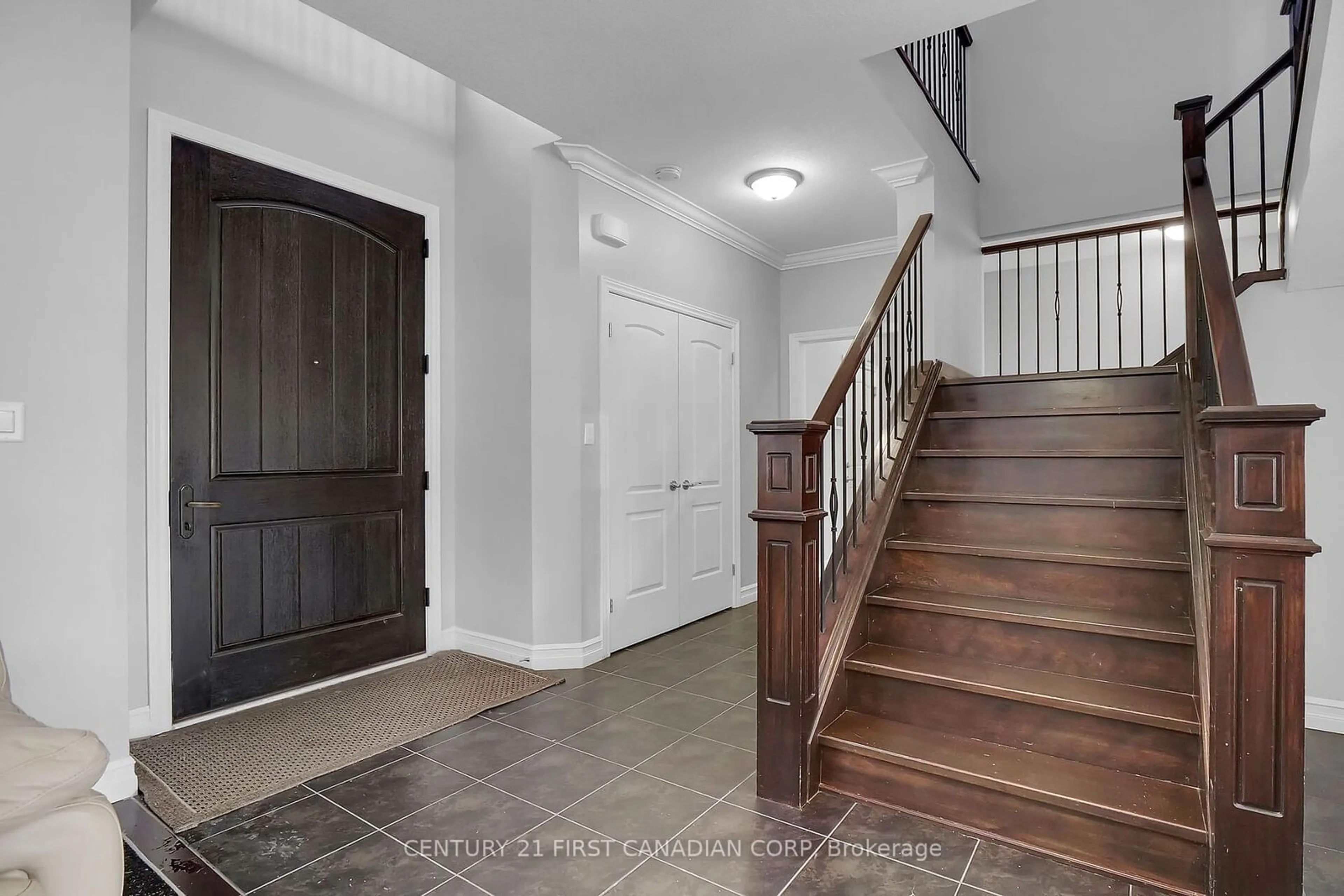 Indoor entryway for 1187 POPPY Crt, London Ontario N6H 0G5