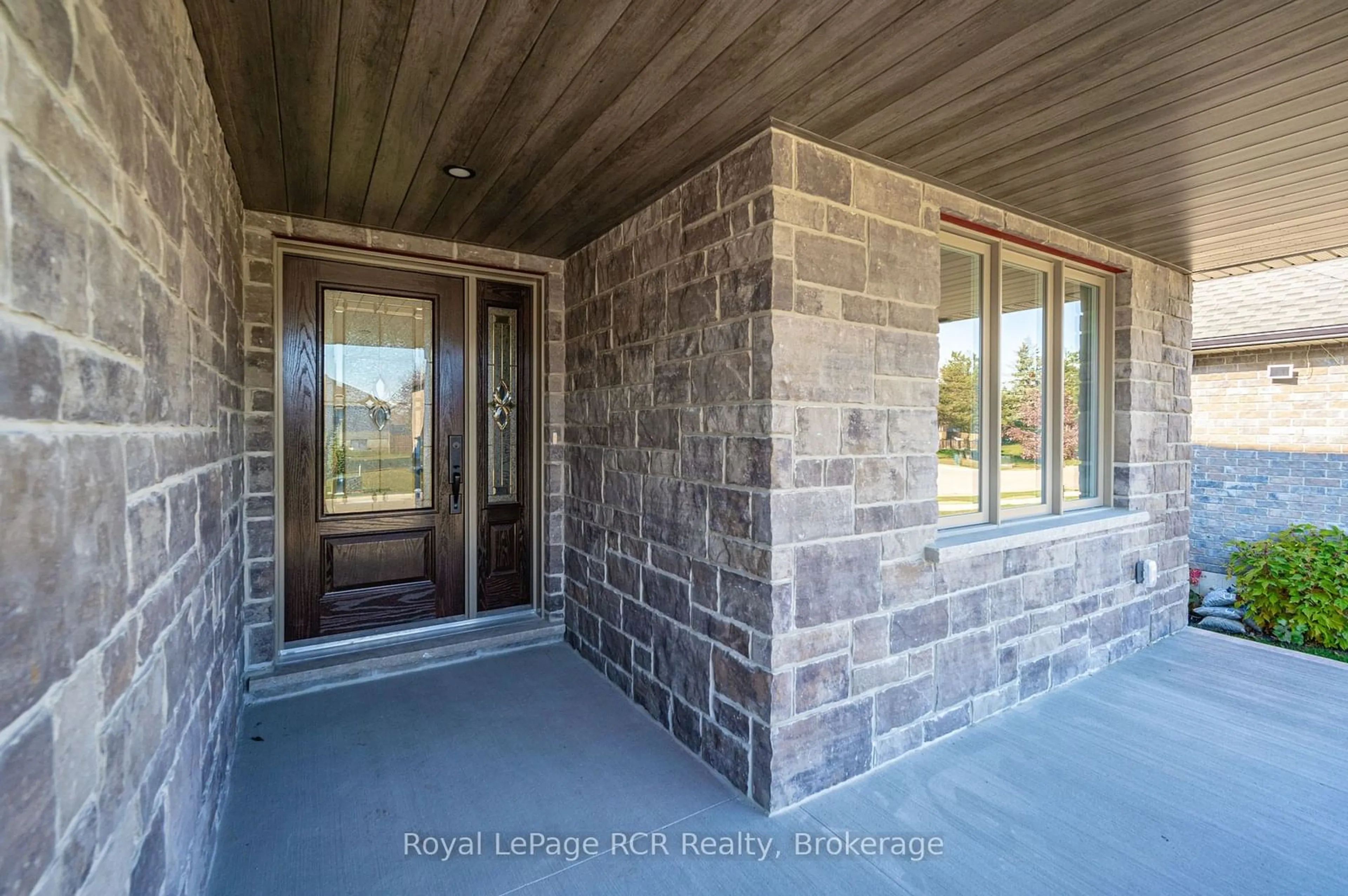 Indoor entryway for 135 Ronnies Way, Wellington North Ontario N0G 2L0