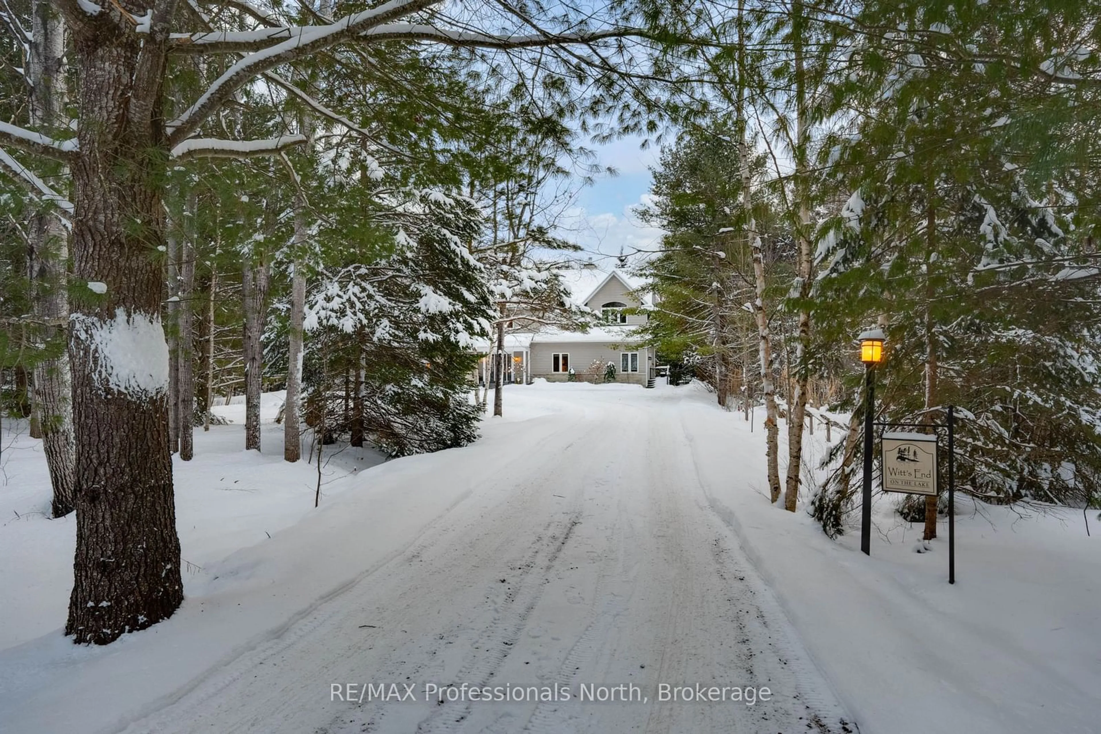 A pic from outside/outdoor area/front of a property/back of a property/a pic from drone, street for 73 Thomas Cres, Huntsville Ontario P1H 2M4