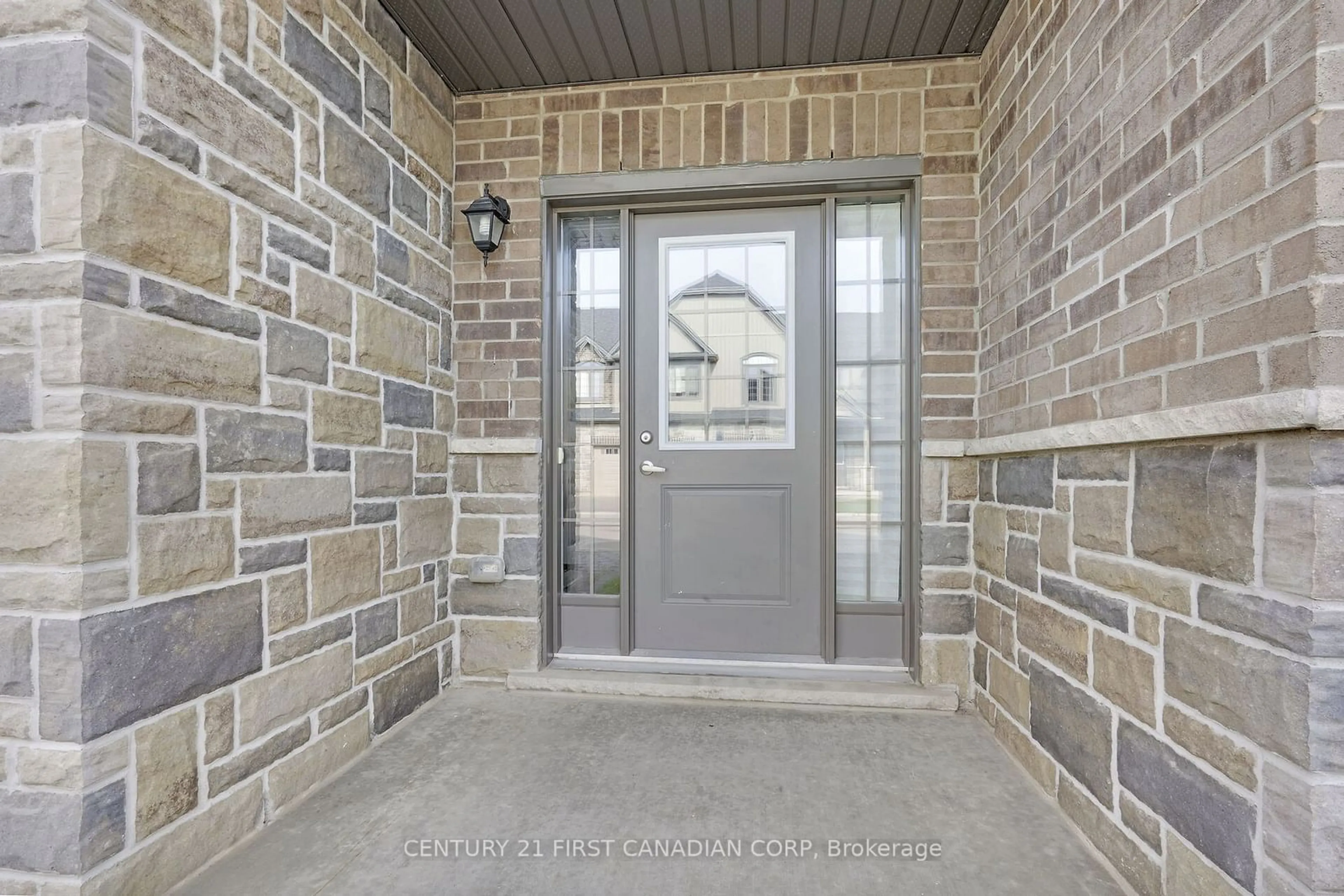 Indoor entryway for 2040 Shore Rd #71, London Ontario N6K 0G3