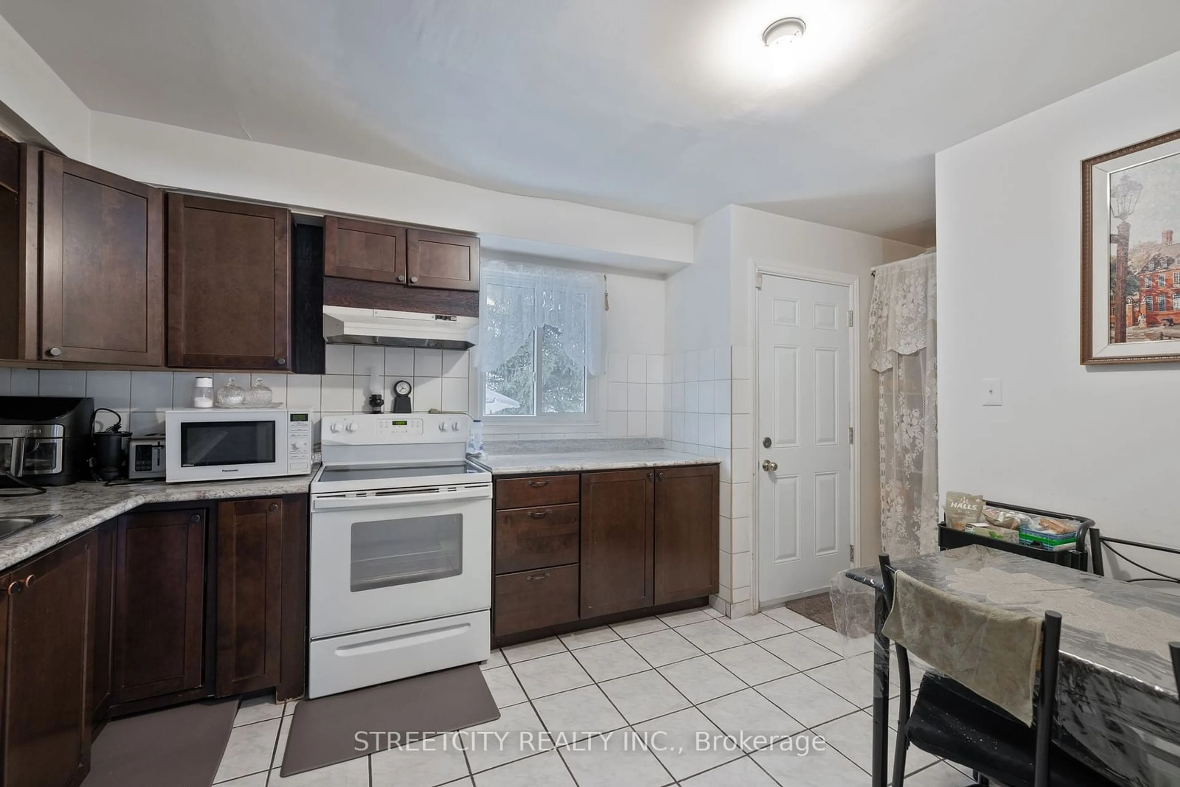 Standard kitchen, ceramic/tile floor for 311 Vesta Rd #40, London Ontario N5Y 5J3