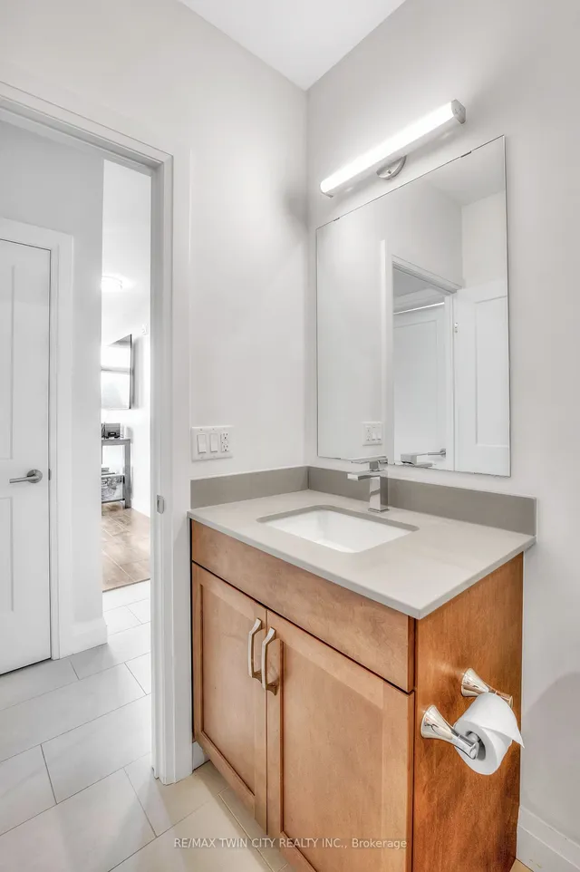 Additional property image - 399 Queen St Unit 211