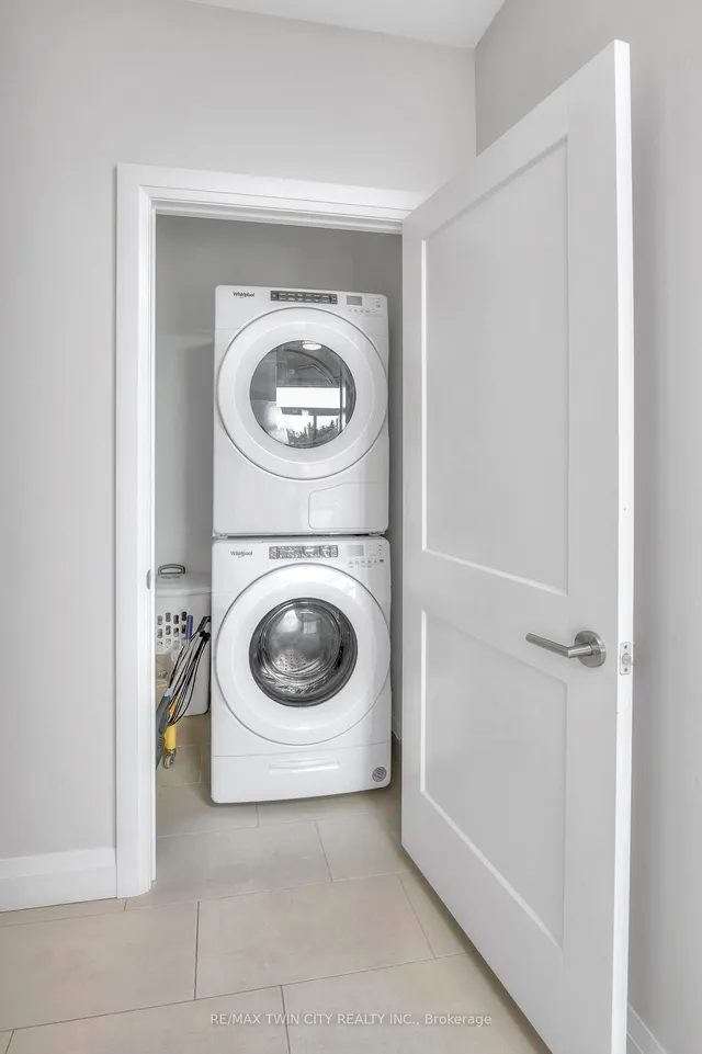 Additional property image - 399 Queen St Unit 211