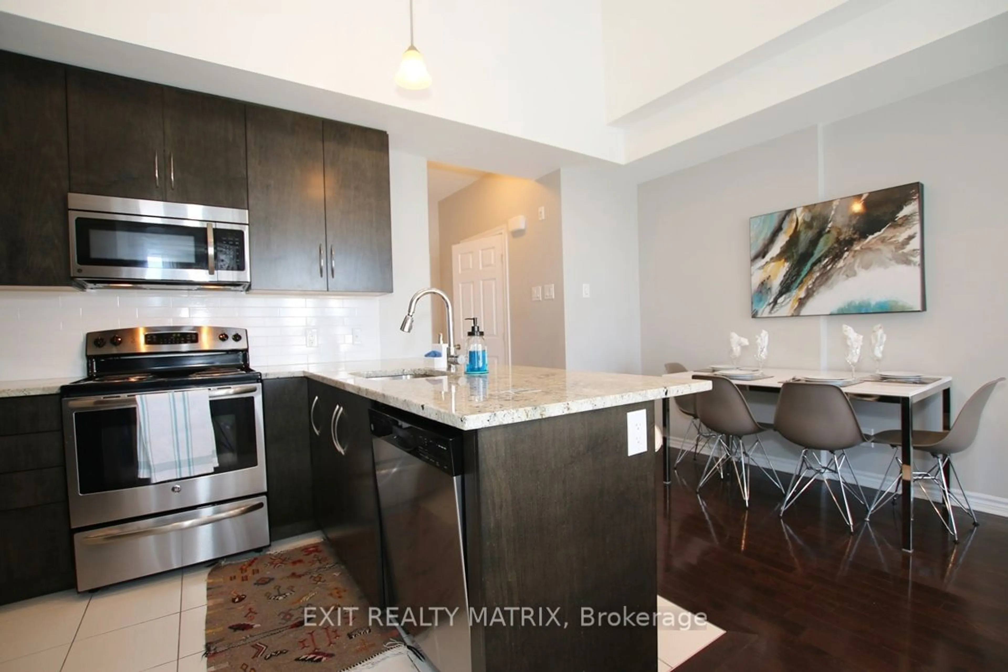 Open concept kitchen, ceramic/tile floor for 318F Everest, Elmvale Acres and Area Ontario K1G 4E3