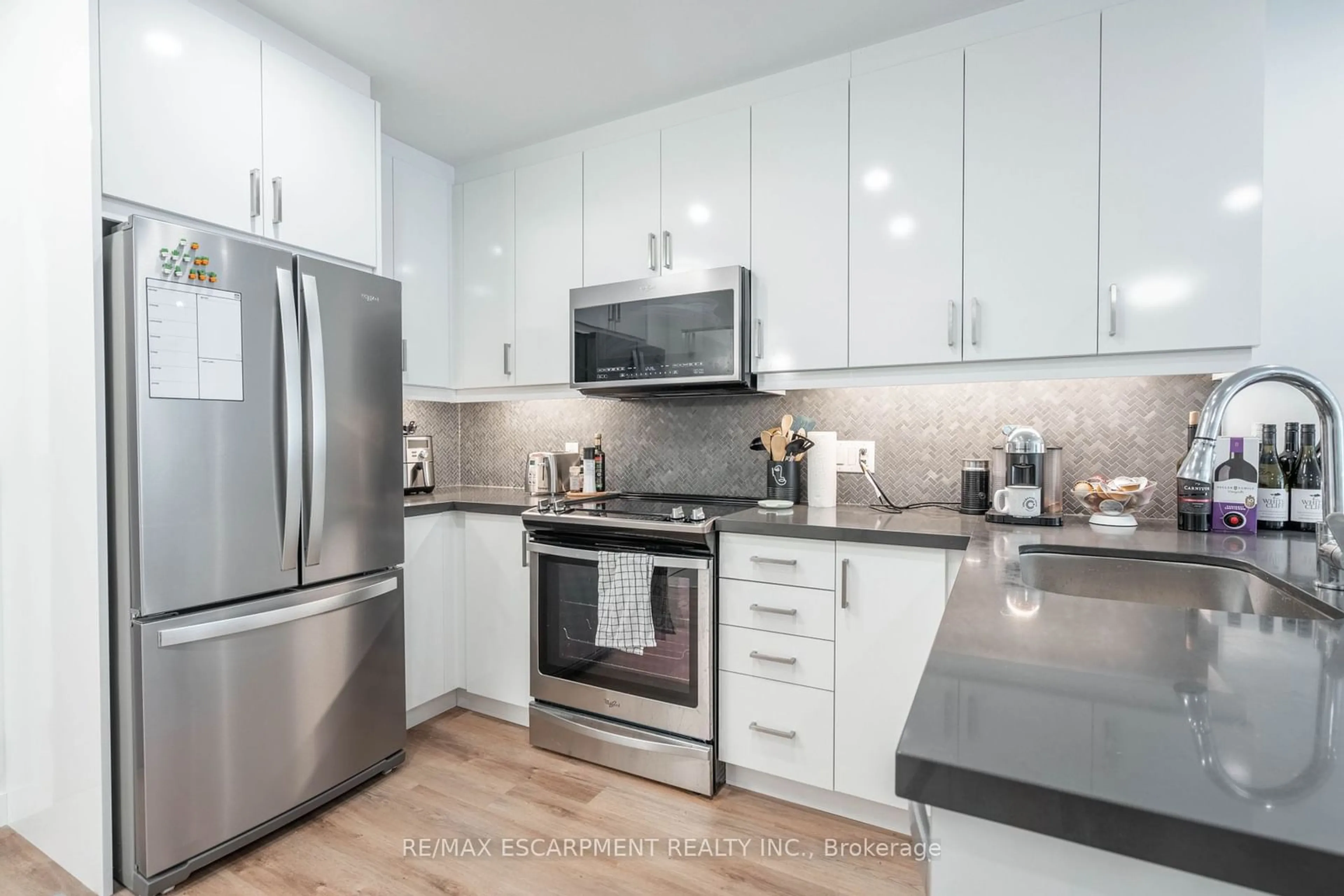 Contemporary kitchen, unknown for 479 Charlton Ave #101, Hamilton Ontario L8N 0B4