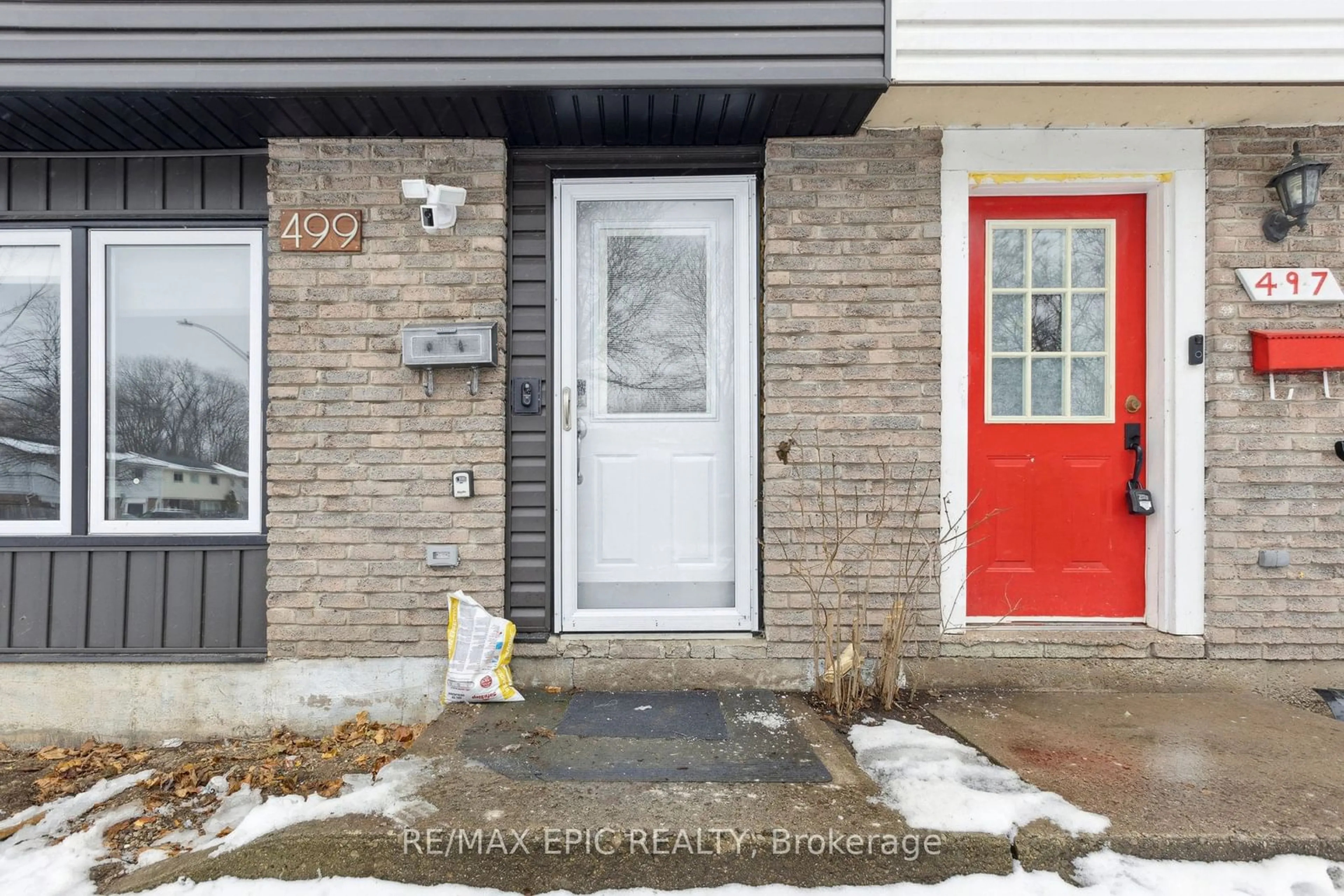 Indoor entryway for 499 Parkview Cres, Cambridge Ontario N3H 4Y3