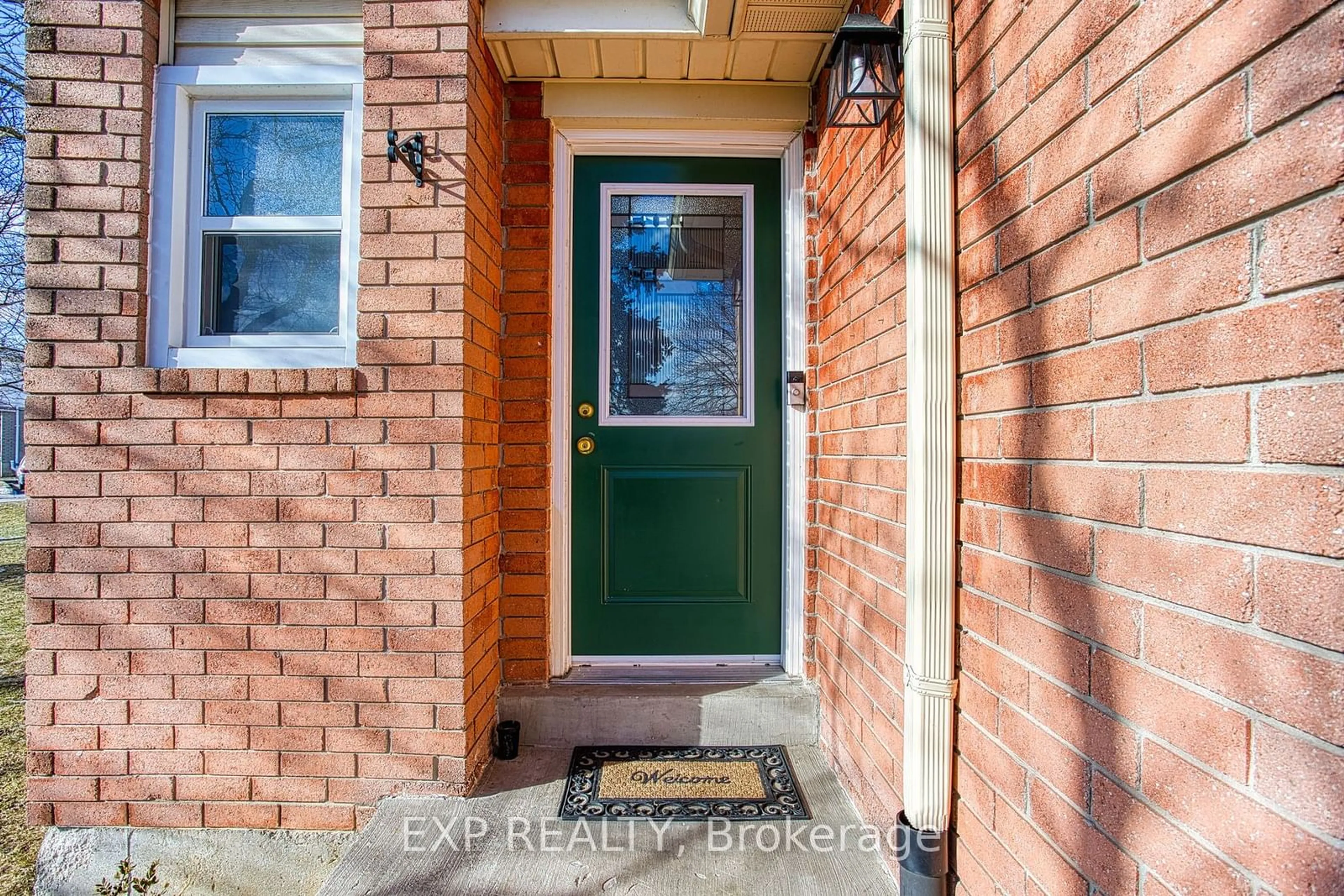 Indoor entryway for 14 Derby St #28, Hamilton Ontario L8W 3T6