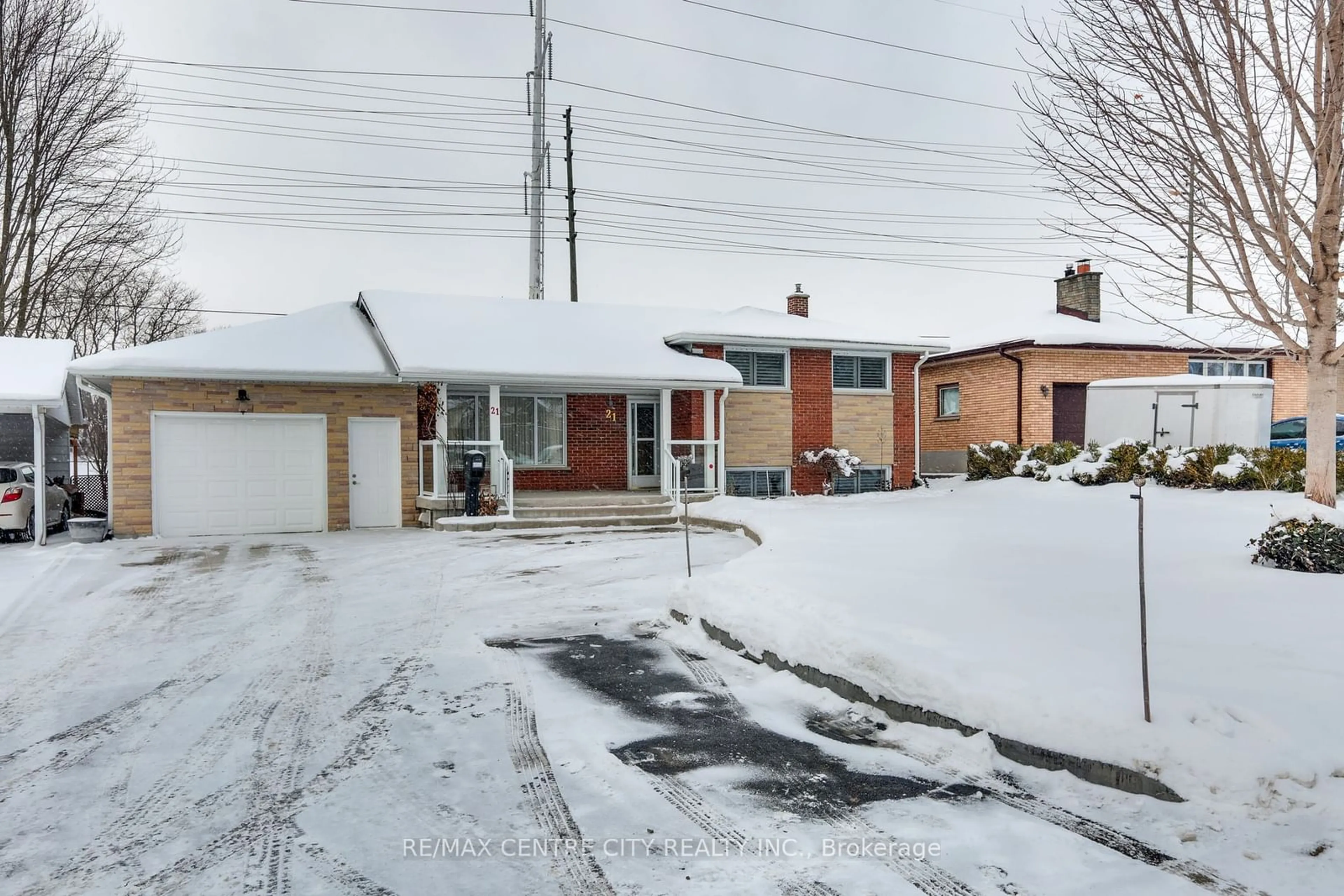 A pic from outside/outdoor area/front of a property/back of a property/a pic from drone, street for 21 Manitoulin Dr, London Ontario N5W 1M2