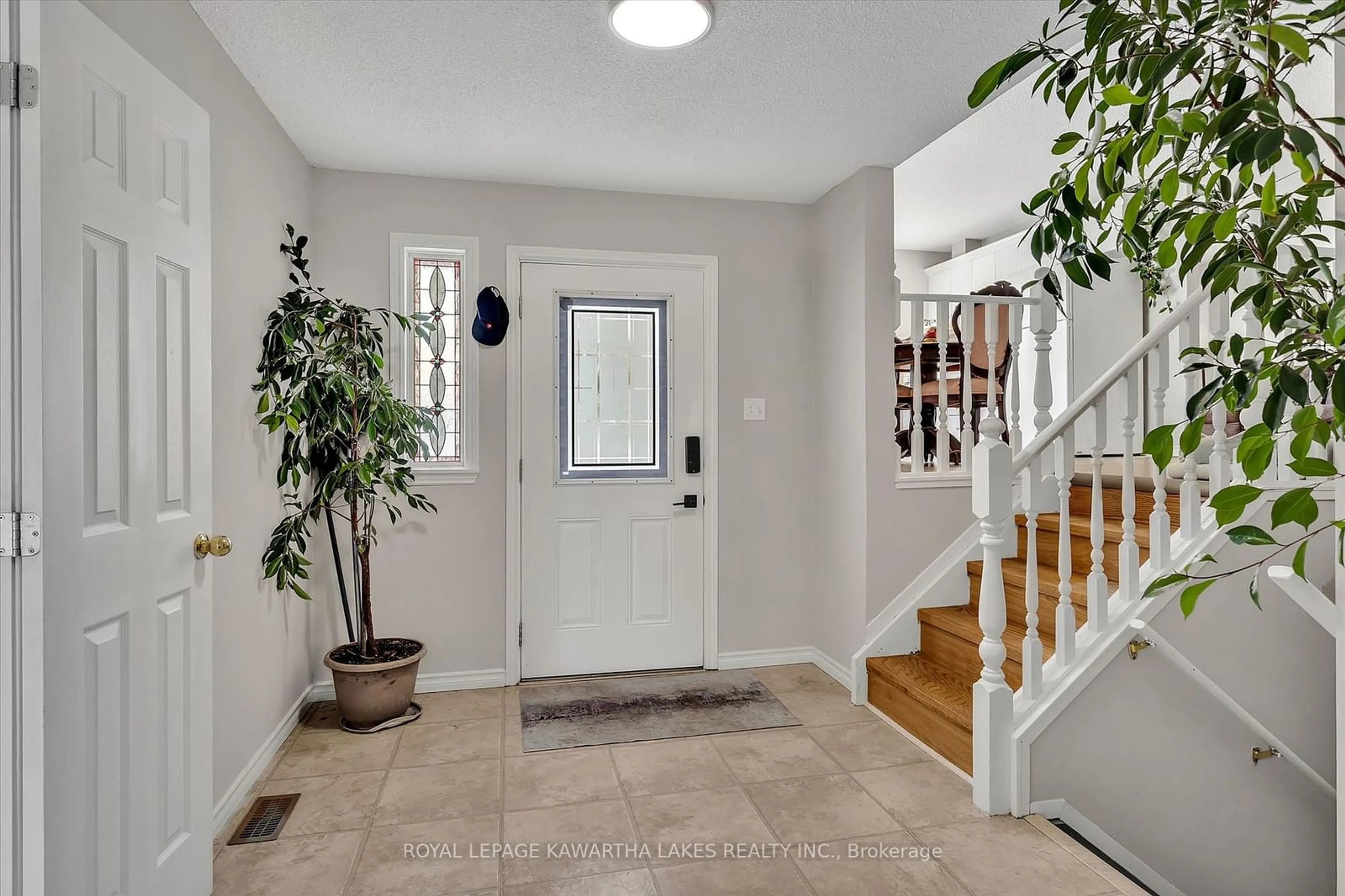 Indoor entryway for 16 Mary St, Kawartha Lakes Ontario K9V 2N4