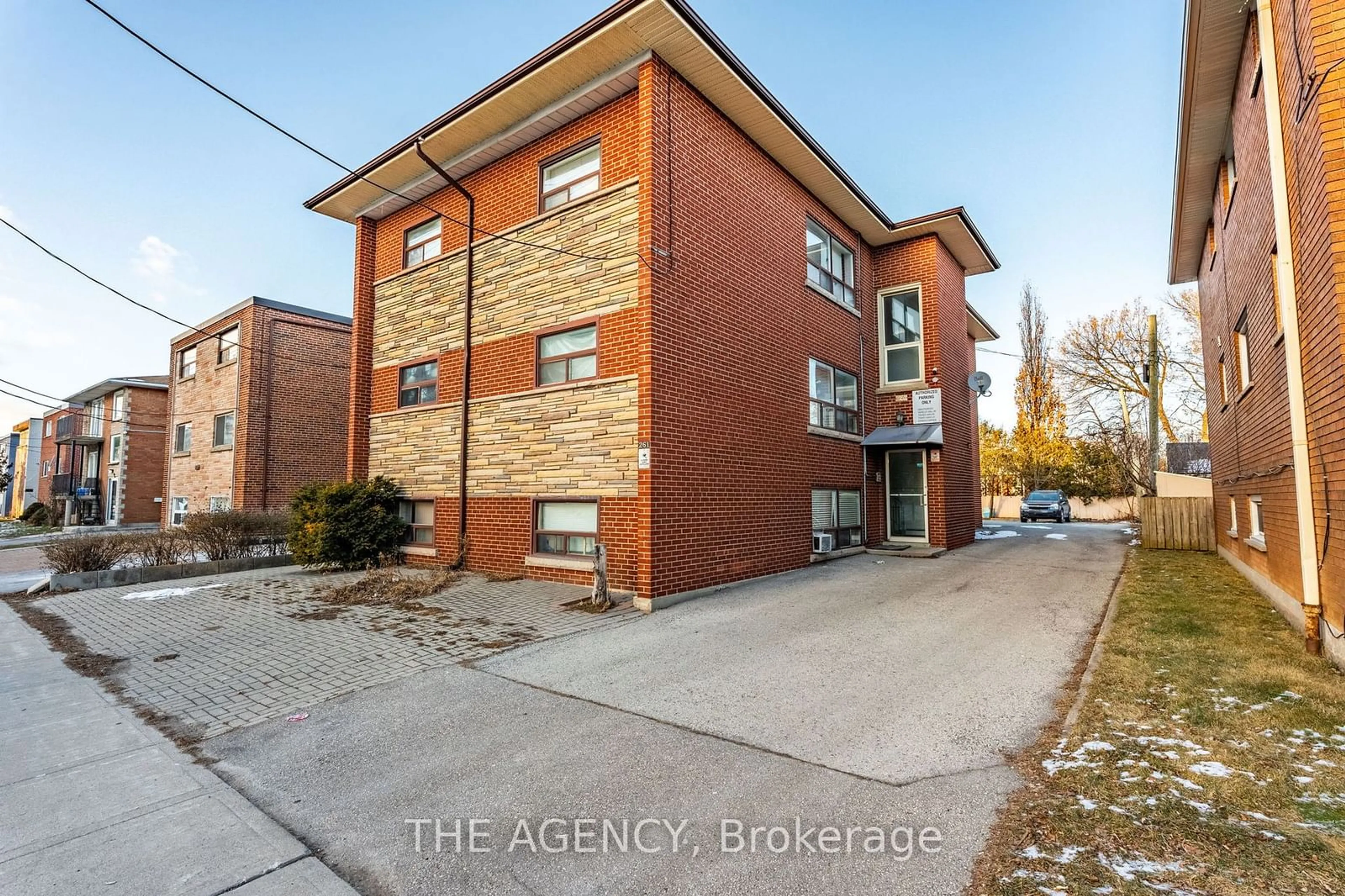 A pic from outside/outdoor area/front of a property/back of a property/a pic from drone, building for 261 Mohawk Rd, Hamilton Ontario L9A 2H2