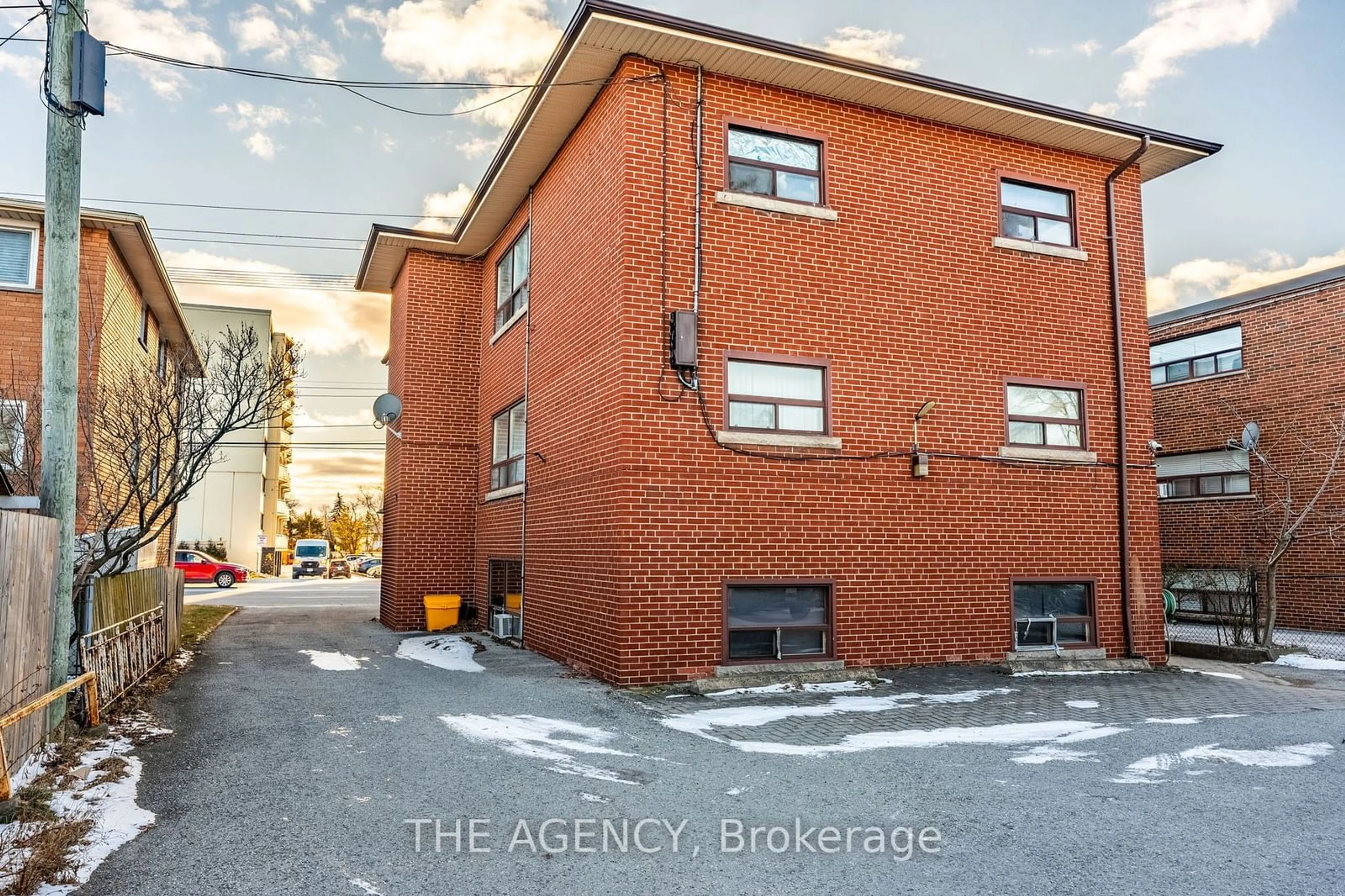 A pic from outside/outdoor area/front of a property/back of a property/a pic from drone, building for 261 Mohawk Rd, Hamilton Ontario L9A 2H2