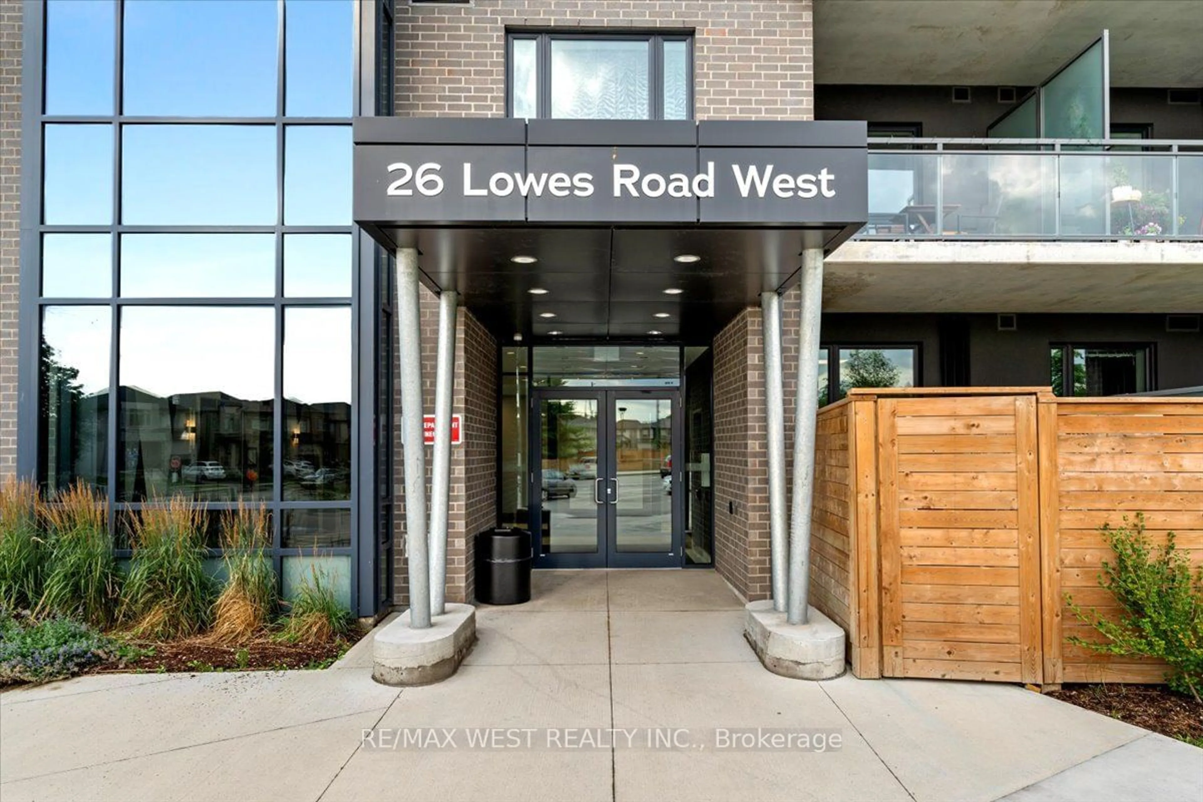 Indoor foyer for 26 Lowes Rd #211, Guelph Ontario N1G 0H4