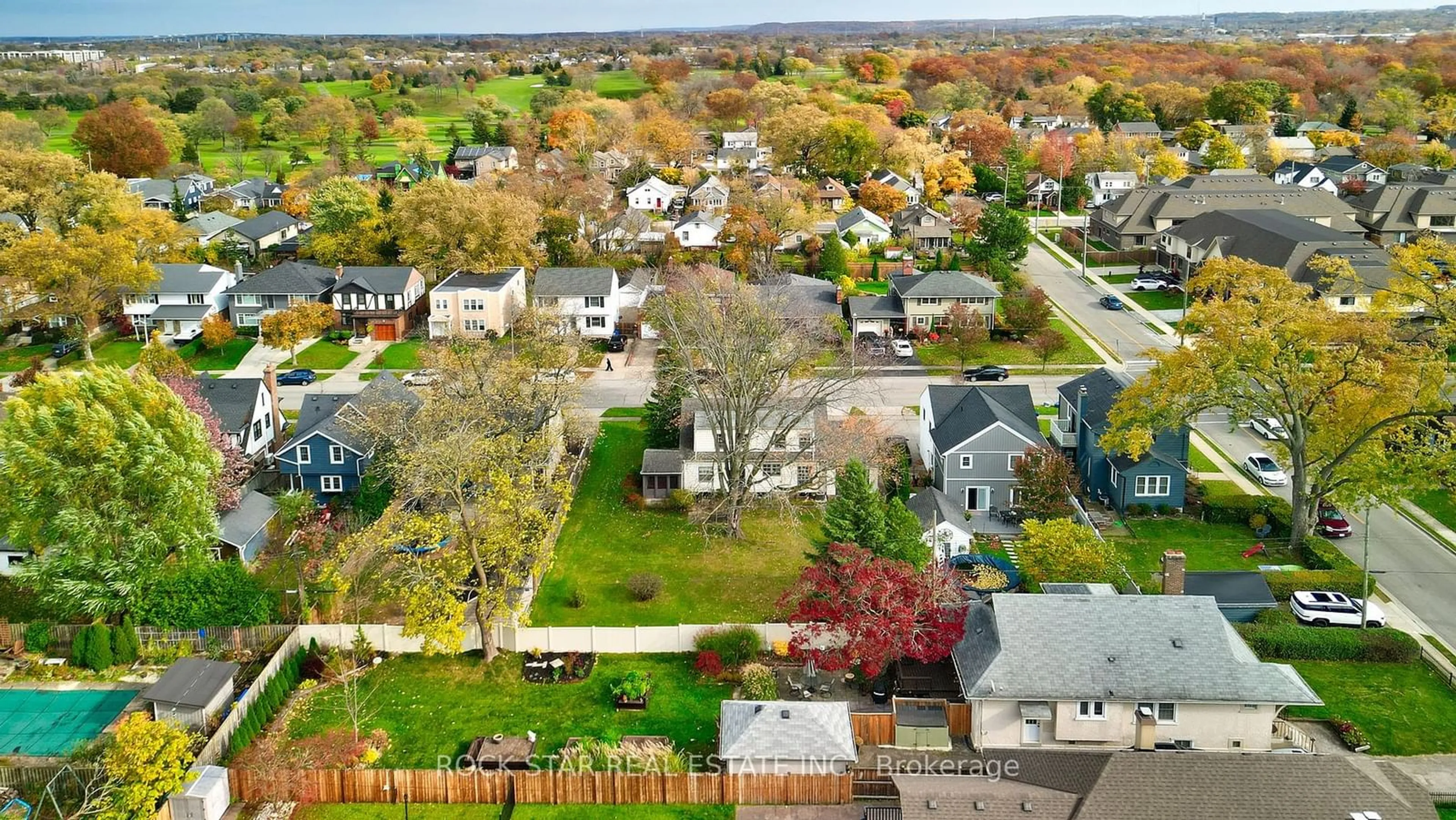 A pic from outside/outdoor area/front of a property/back of a property/a pic from drone, street for 80 South Dr, St. Catharines Ontario L2R 4V4