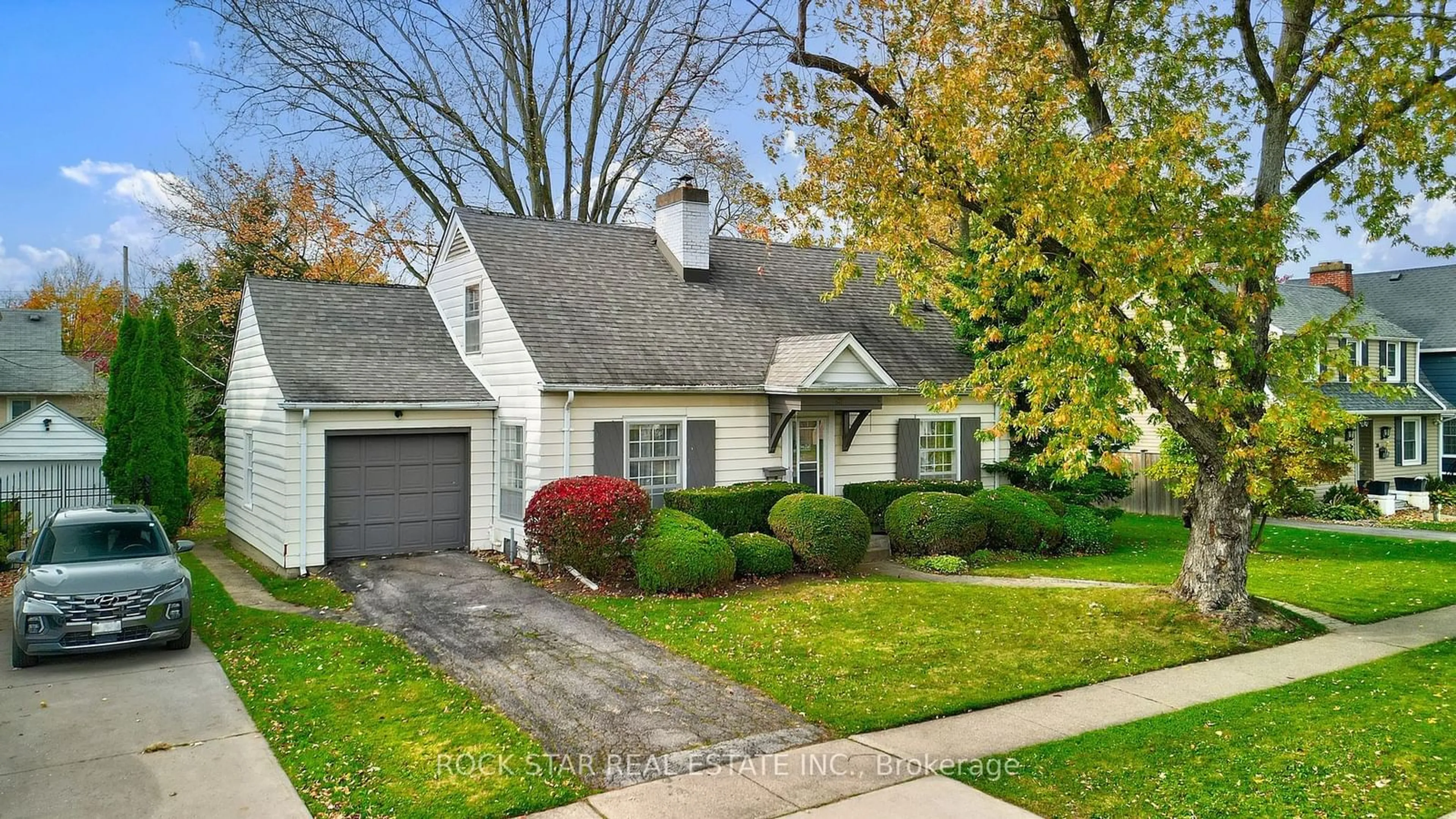 Home with vinyl exterior material, street for 80 South Dr, St. Catharines Ontario L2R 4V4