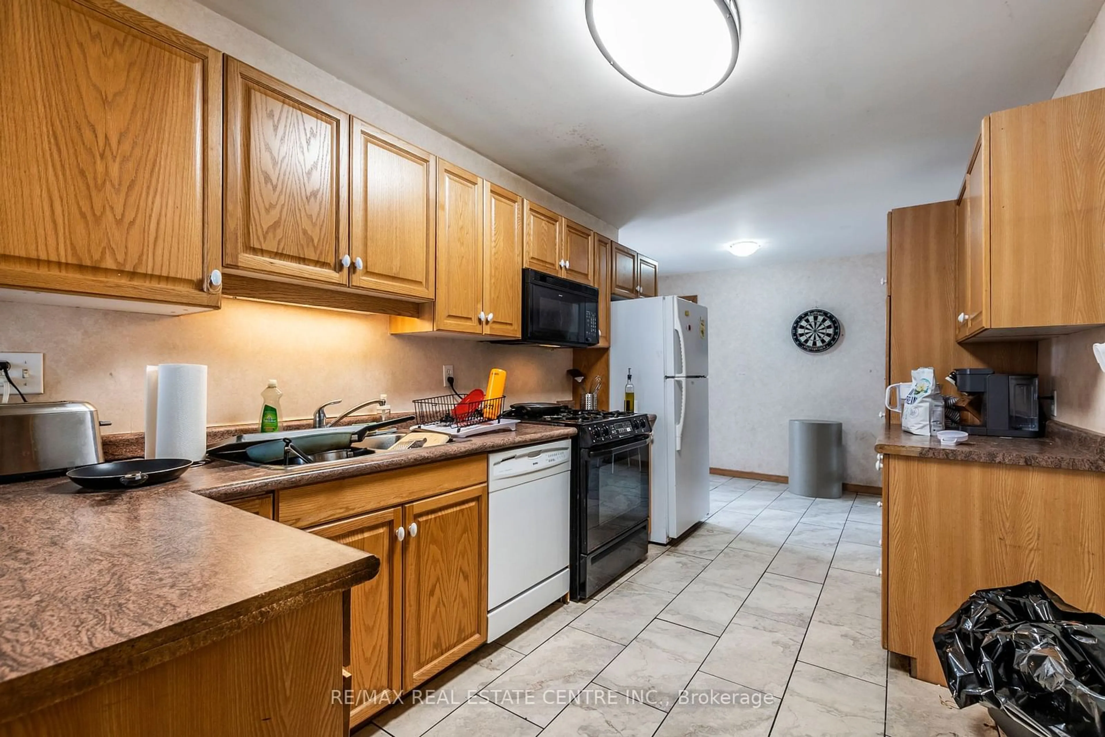 Standard kitchen, unknown for 168 Elgin Cres, Waterloo Ontario N2J 2S6