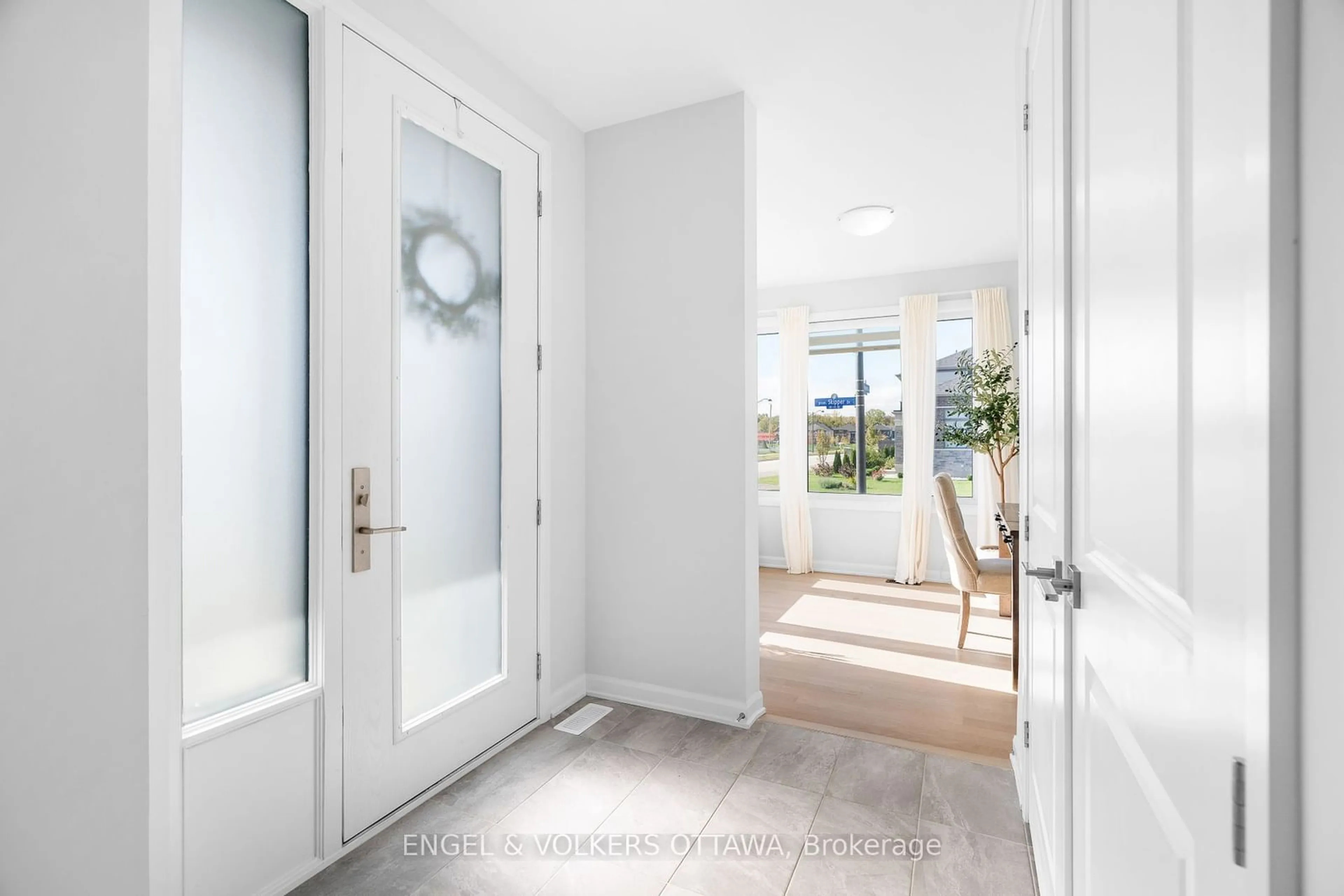 Indoor entryway for 608 BRIDGEPORT Ave, Manotick - Kars - Rideau Twp and Area Ontario K4M 0N1